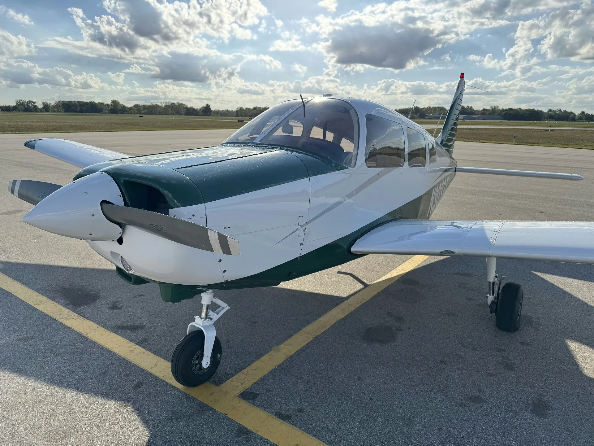 Exterior view of a 1979 Piper PA-28-161 - Elite Air Service.