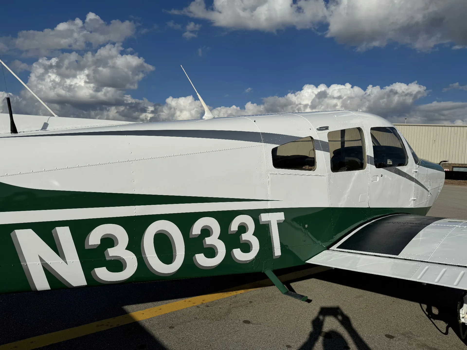 Exterior view of a 1979 Piper PA-28-161 - Elite Air Service.