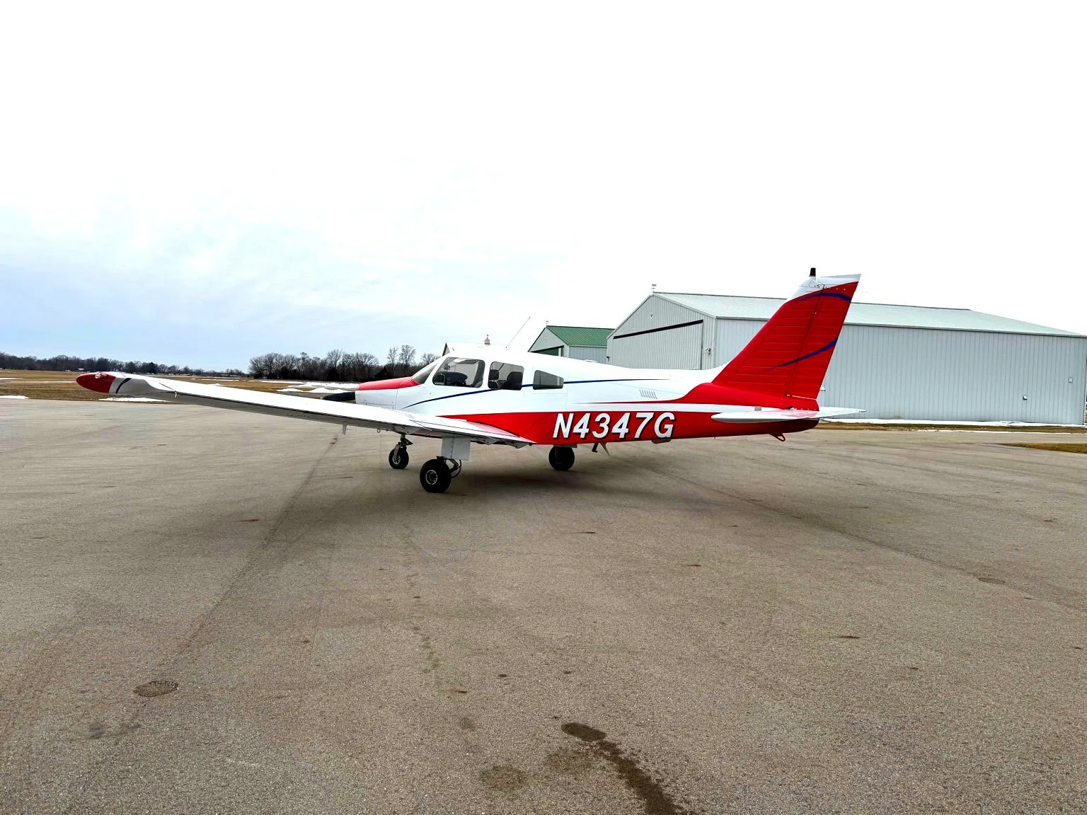 Exterior view of a 1984 Piper PA-28-161 - Elite Air Service.