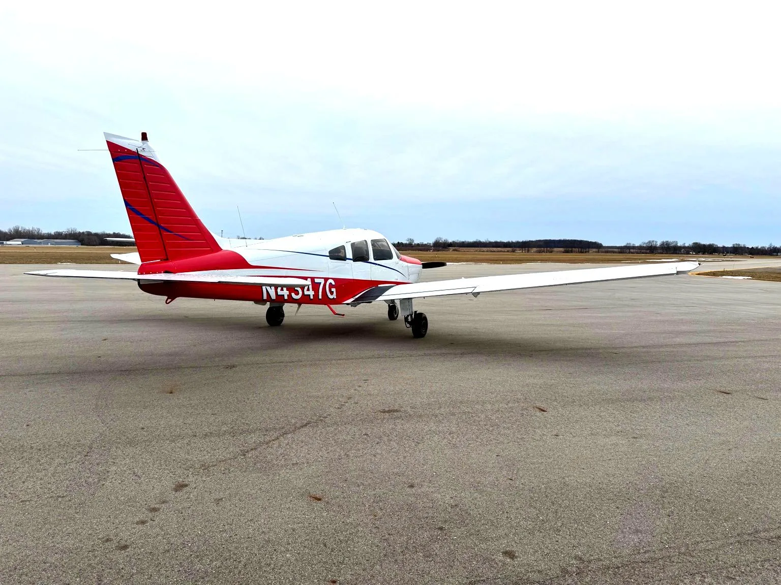 Exterior view of a 1984 Piper PA-28-161 - Elite Air Service.