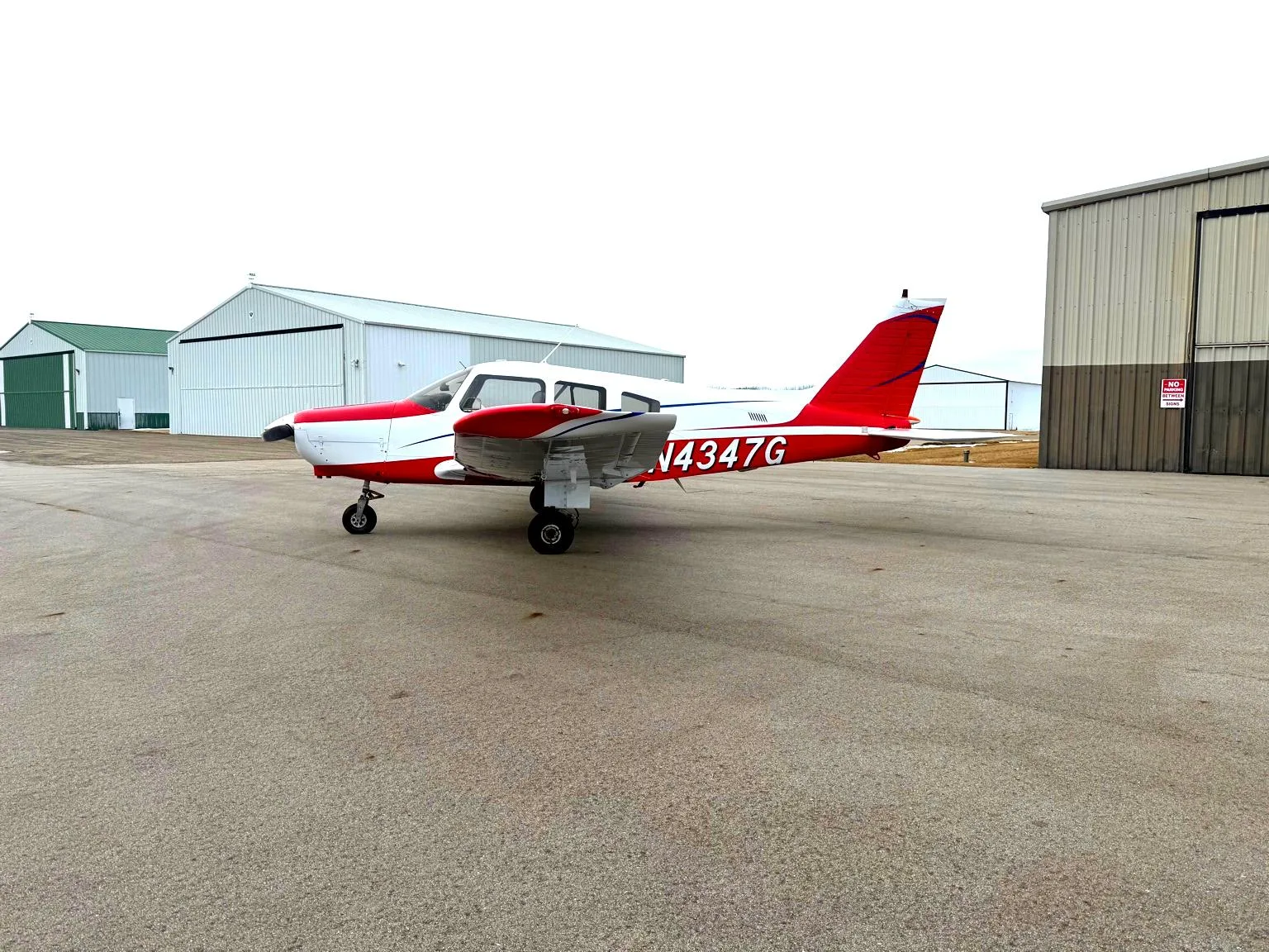 Exterior view of a 1984 Piper PA-28-161 - Elite Air Service.