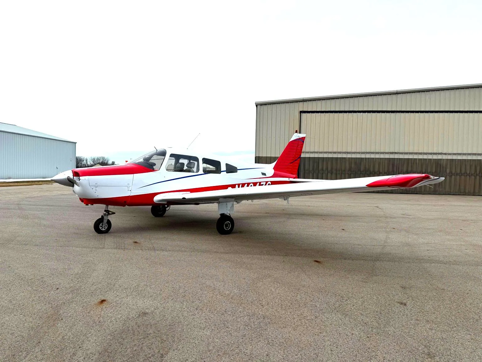 Exterior view of a 1984 Piper PA-28-161 - Elite Air Service.