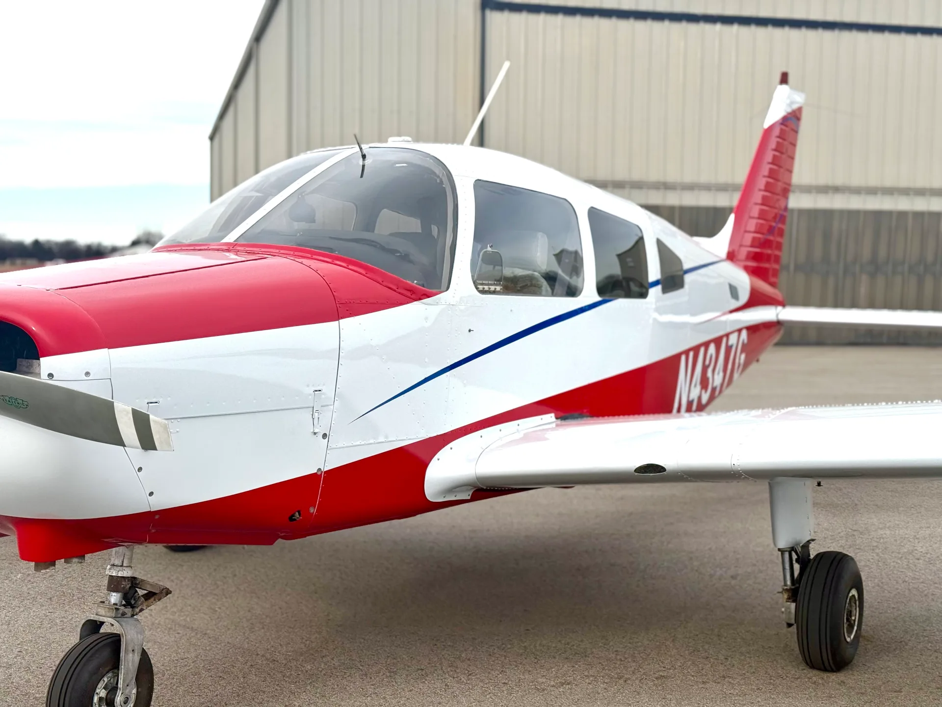 Exterior view of a 1984 Piper PA-28-161 - Elite Air Service.