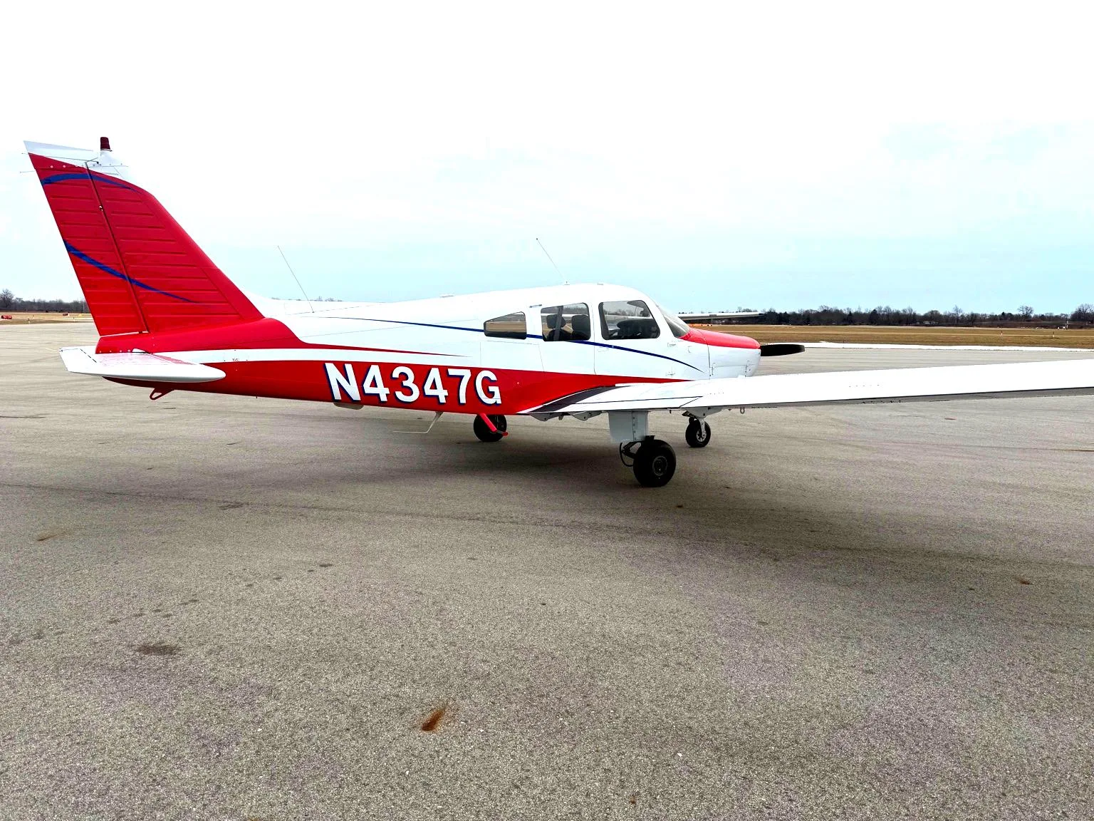 Exterior view of a 1984 Piper PA-28-161 - Elite Air Service.