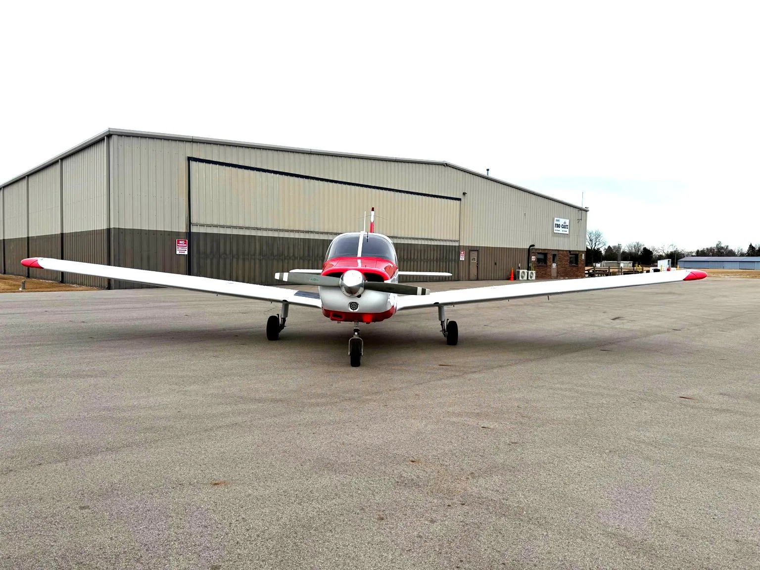Exterior view of a 1984 Piper PA-28-161 - Elite Air Service.