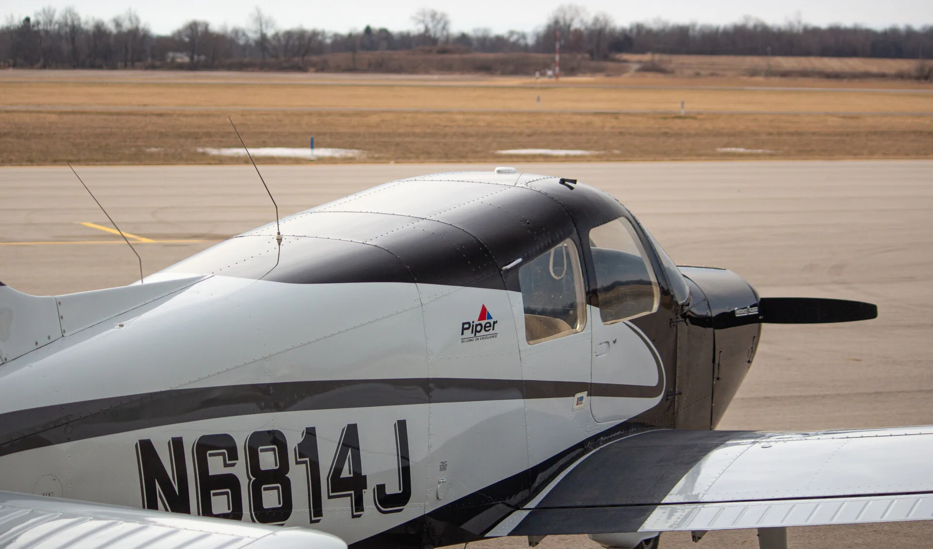 Exterior view of a 1976 Piper Cherokee Cruiser - Elite Air Service.