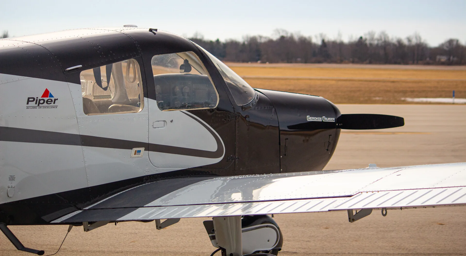 Exterior view of a 1976 Piper Cherokee Cruiser - Elite Air Service.