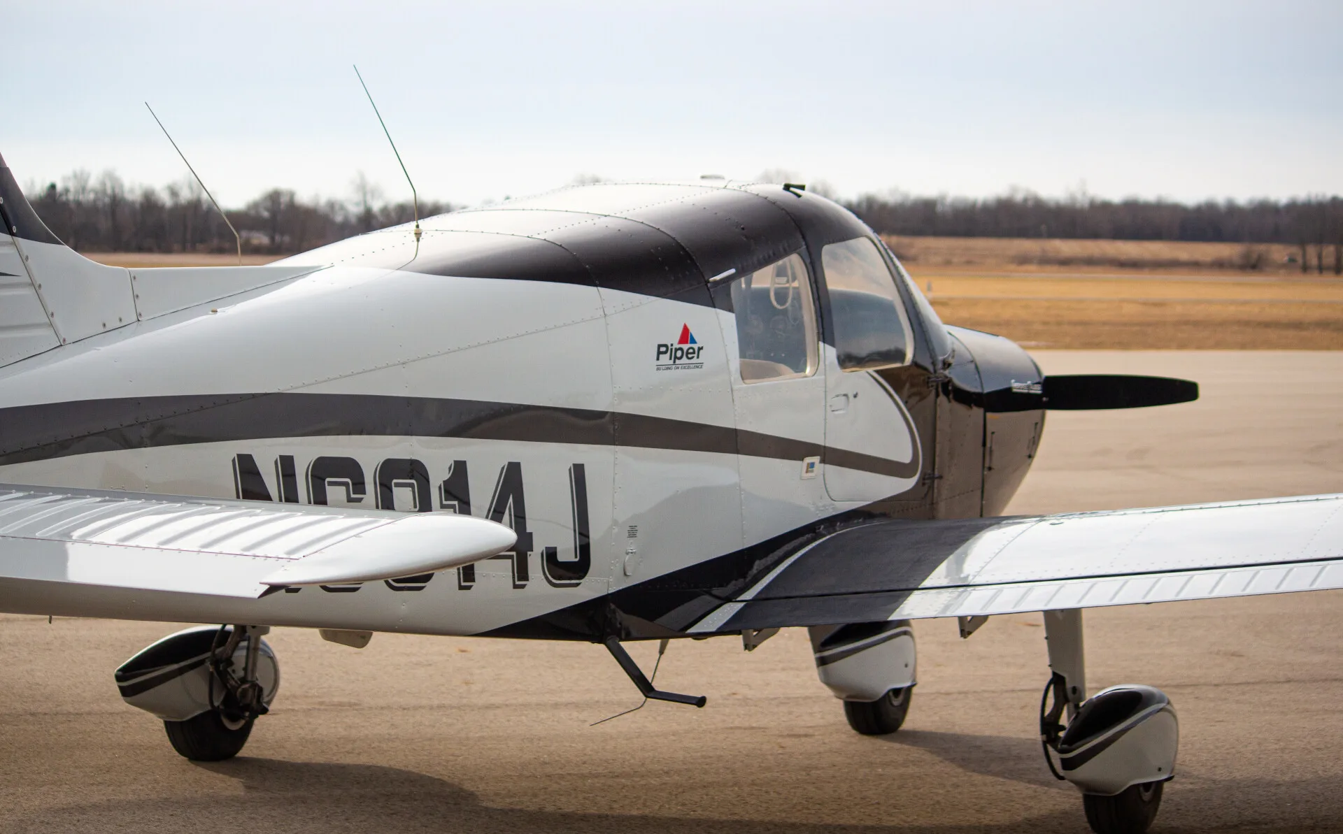 Exterior view of a 1976 Piper Cherokee Cruiser - Elite Air Service.