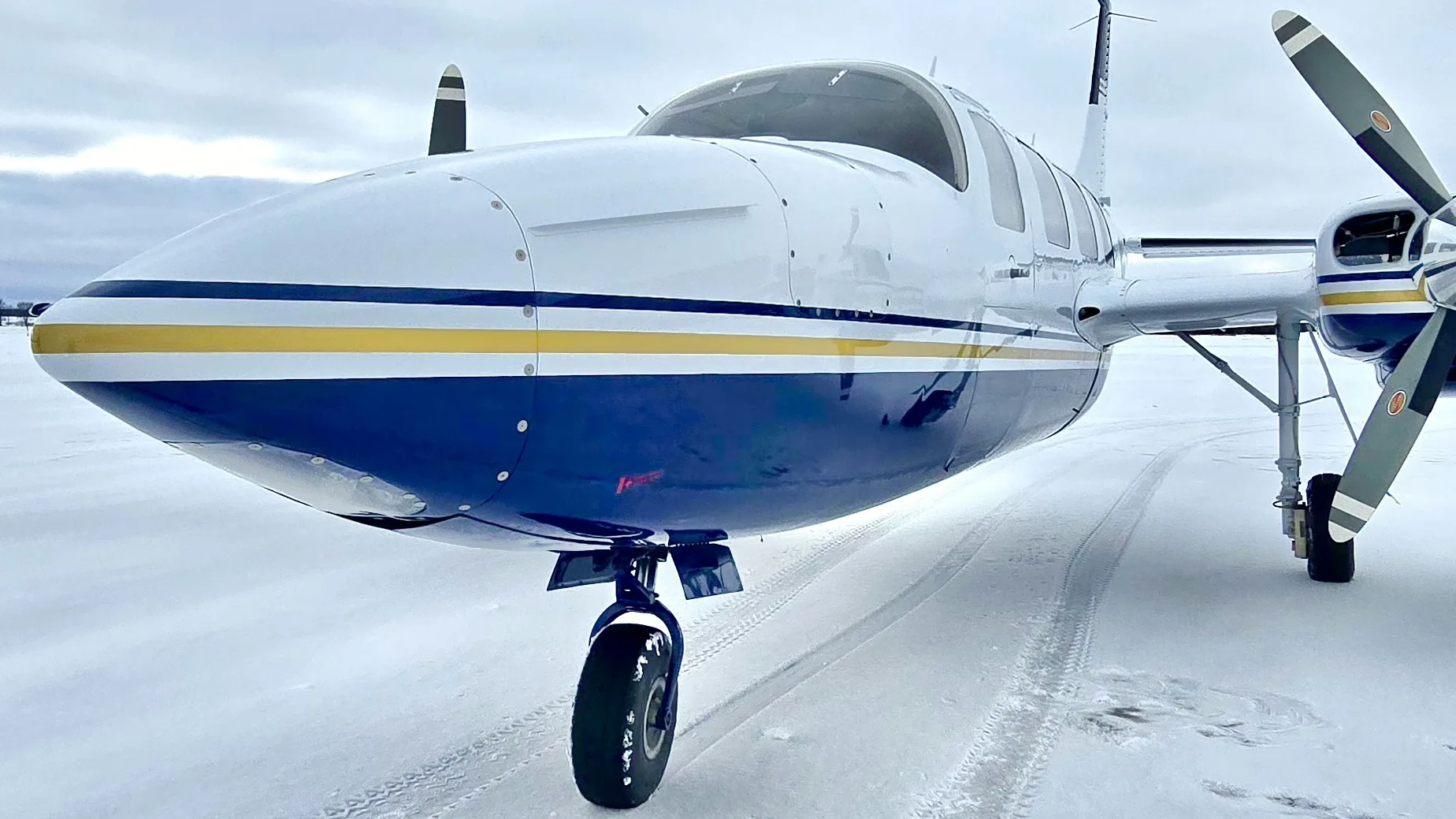 Exterior view of a 1979 Piper Aerostar 601P - Elite Air Service.