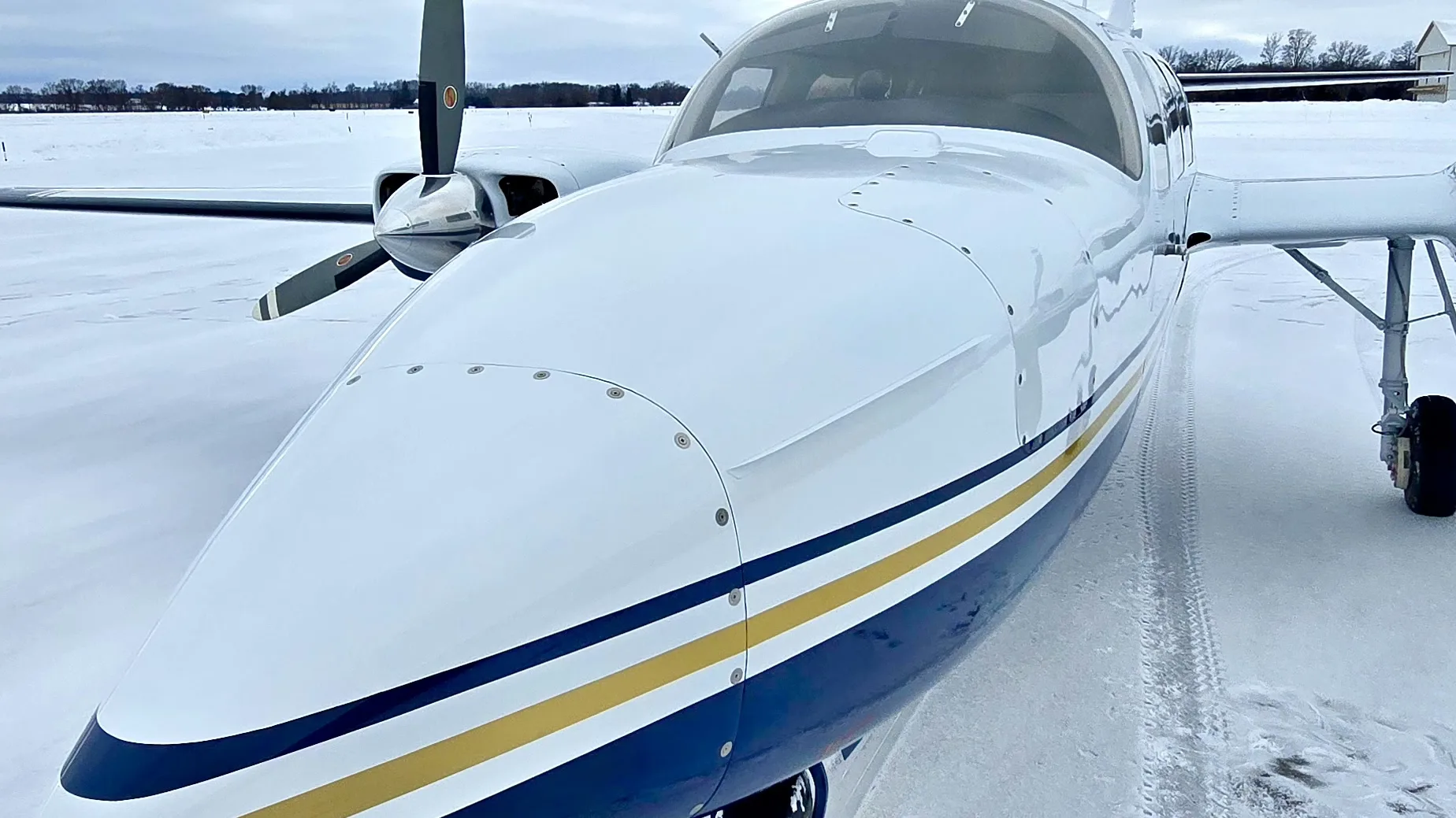 Exterior view of a 1979 Piper Aerostar 601P - Elite Air Service.