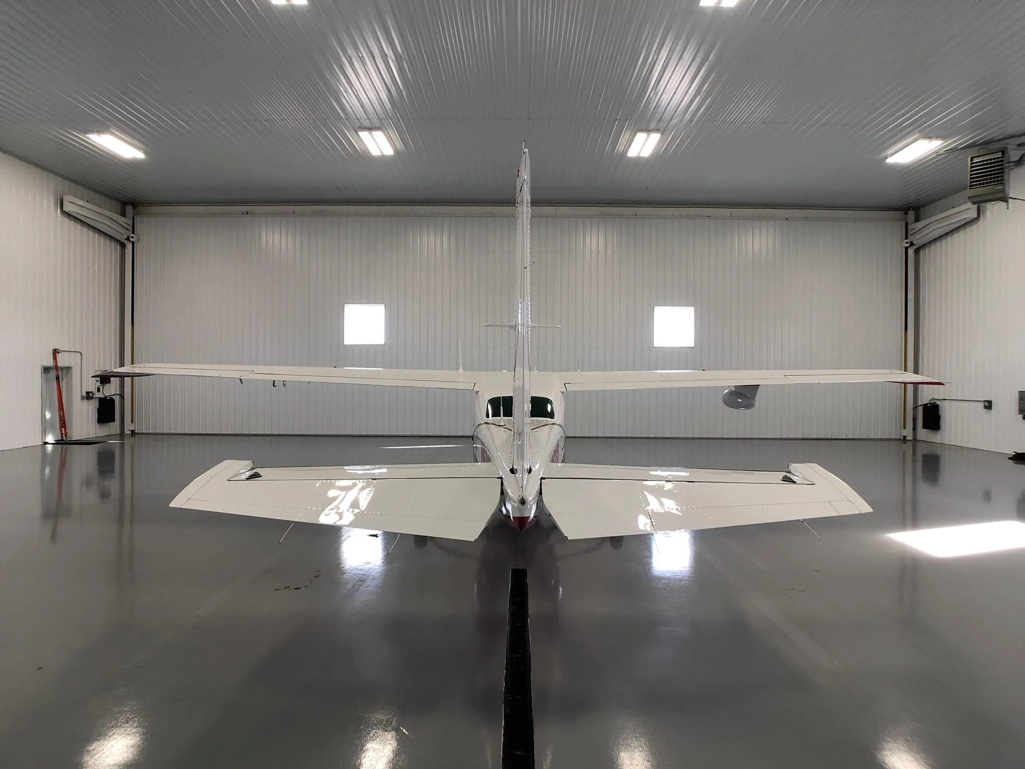 Exterior view of a 1979 Cessna T210N New Scheme - Elite Air Service.