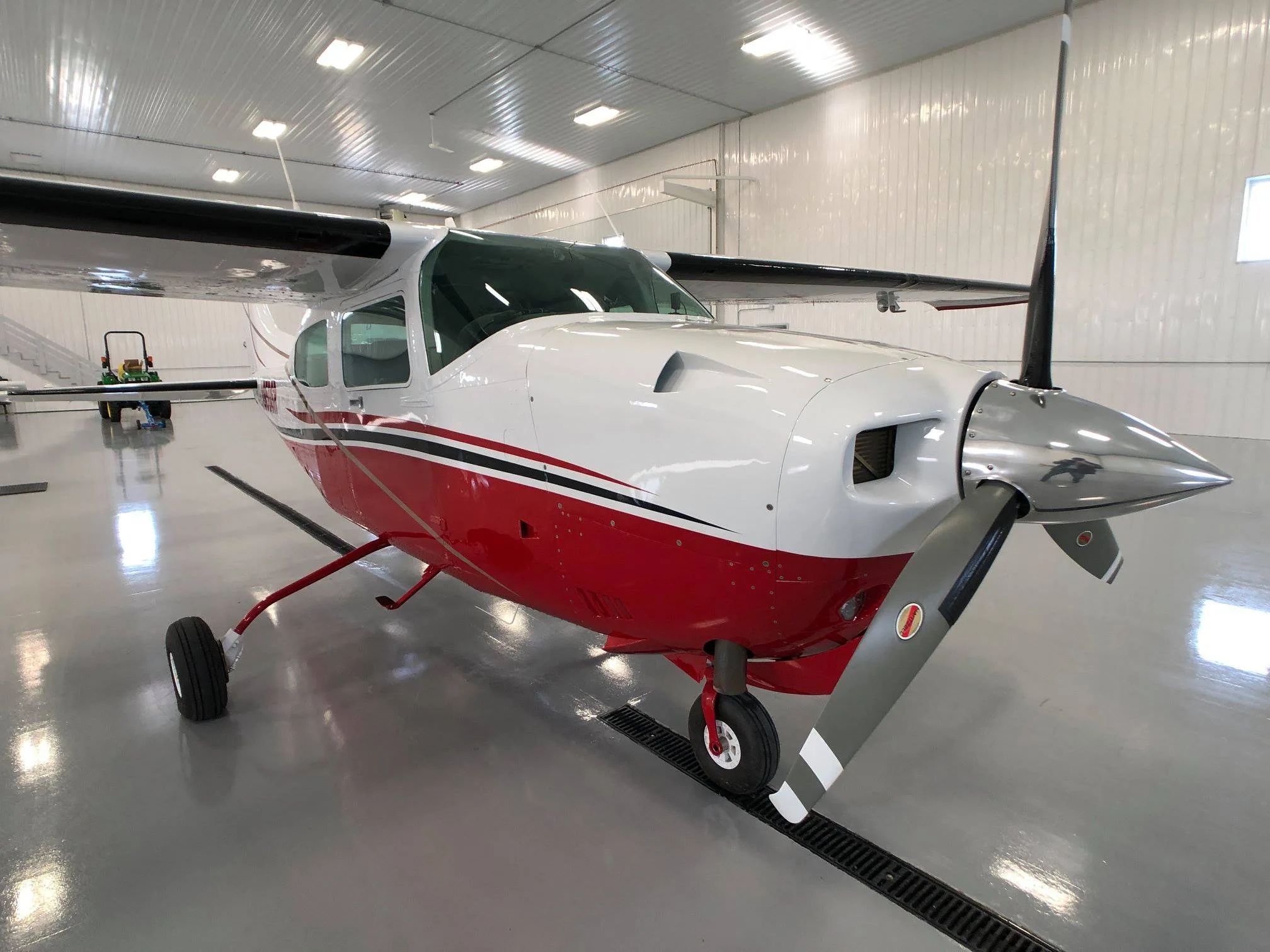 Exterior view of a 1979 Cessna T210N New Scheme - Elite Air Service.