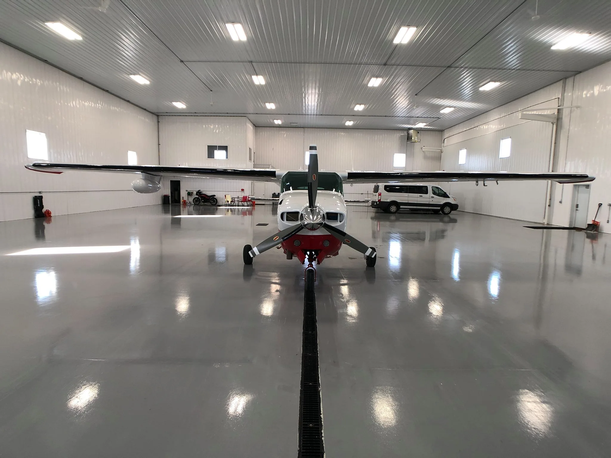 Exterior view of a 1979 Cessna T210N New Scheme - Elite Air Service.