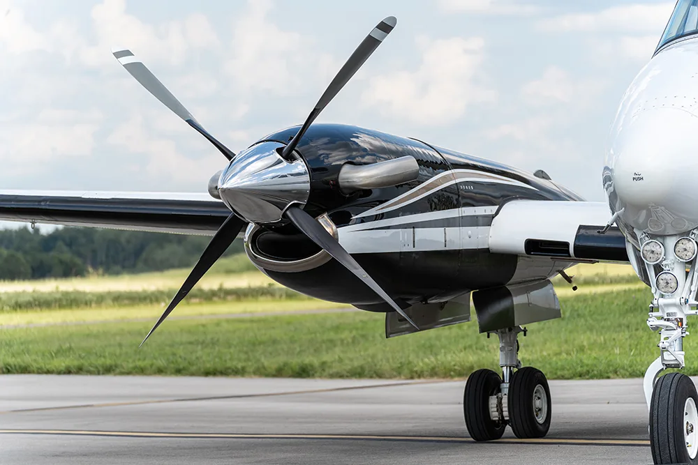 Exterior view of a 1995 Beechcraft B200, N3051K.