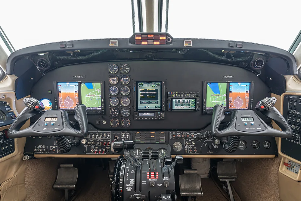 Cockpit and instrument panel of a 1995 Beechcraft B200.