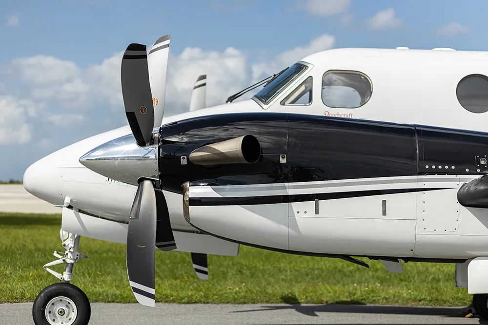 Exterior view of a 1997 Beechcraft King Air B200, N436EA.