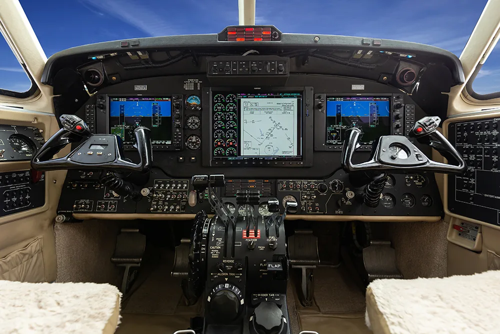 Cockpit and instrument panel of a 1997 Beechcraft King Air B200.