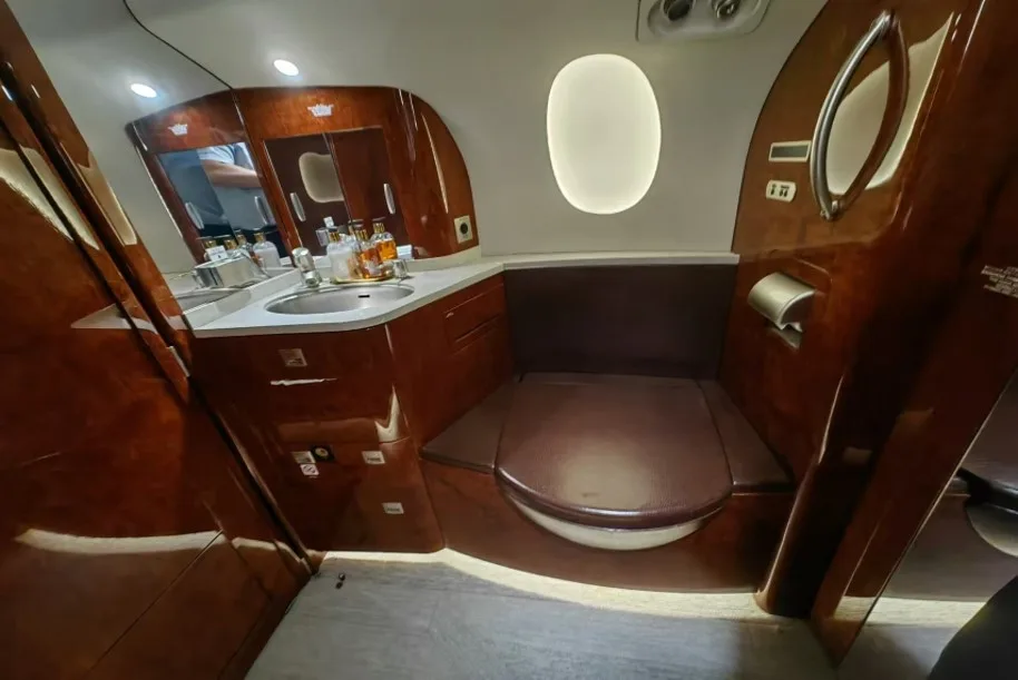 Cabin interior of a 2015 Dassault FALCON 7X.