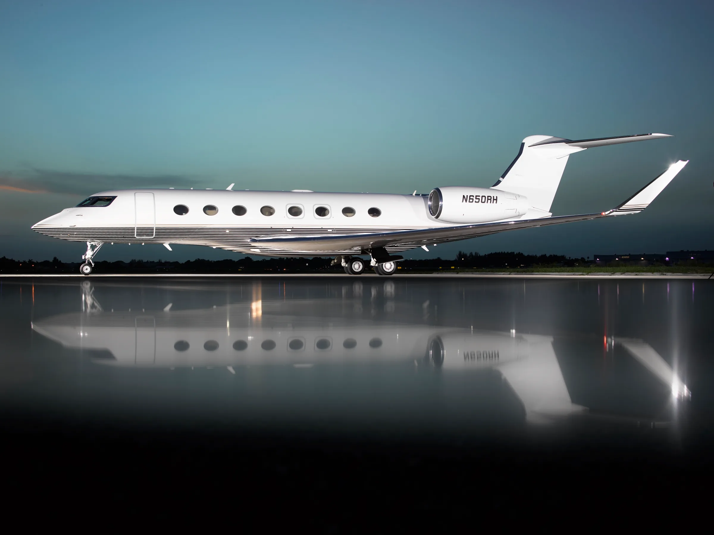 Marketing image of a 2015 Gulfstream G650ER.