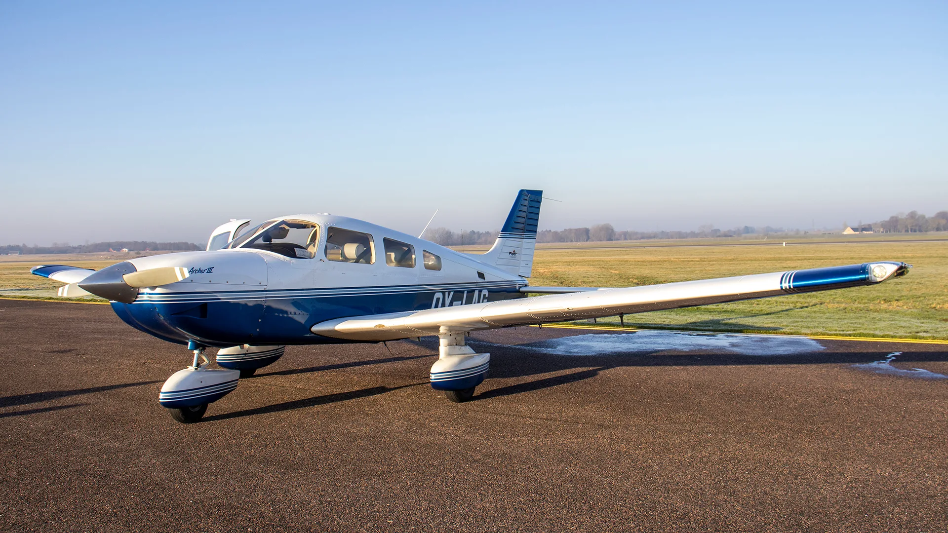 Exterior view of a 2001 Piper Archer III, OY-LAG.