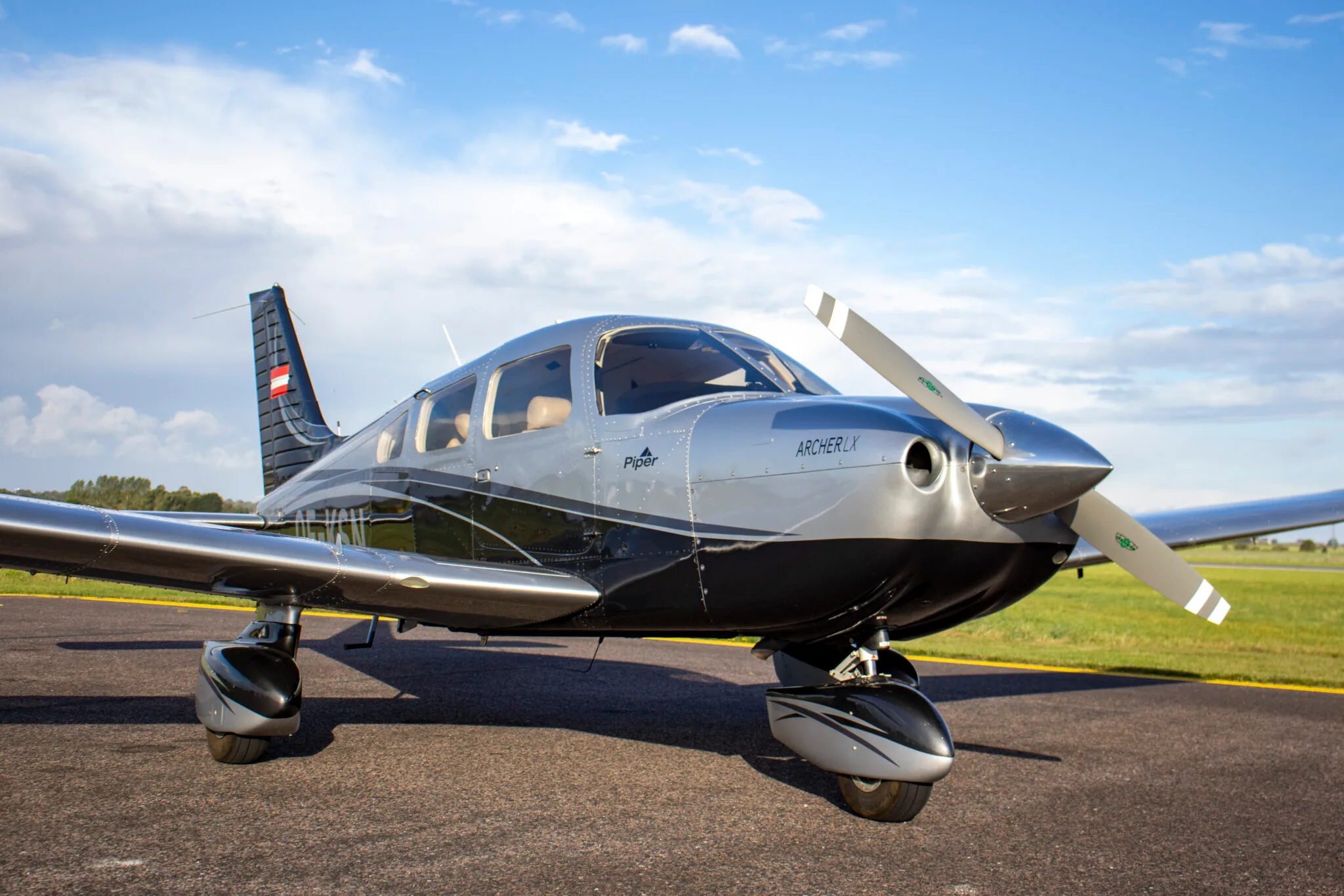 Exterior view of a 2021 Piper Archer LX, OE-KSN.