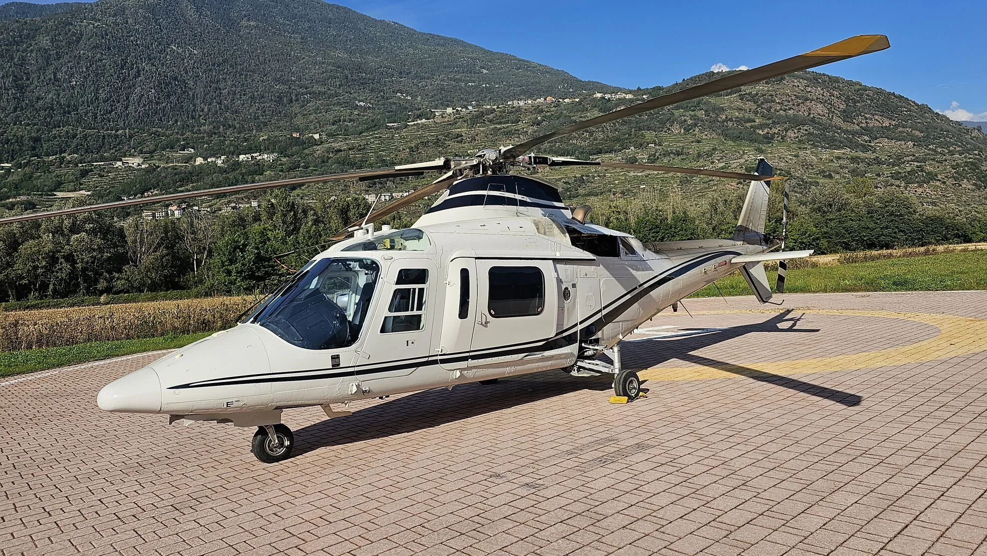 Agusta A109C N901RR