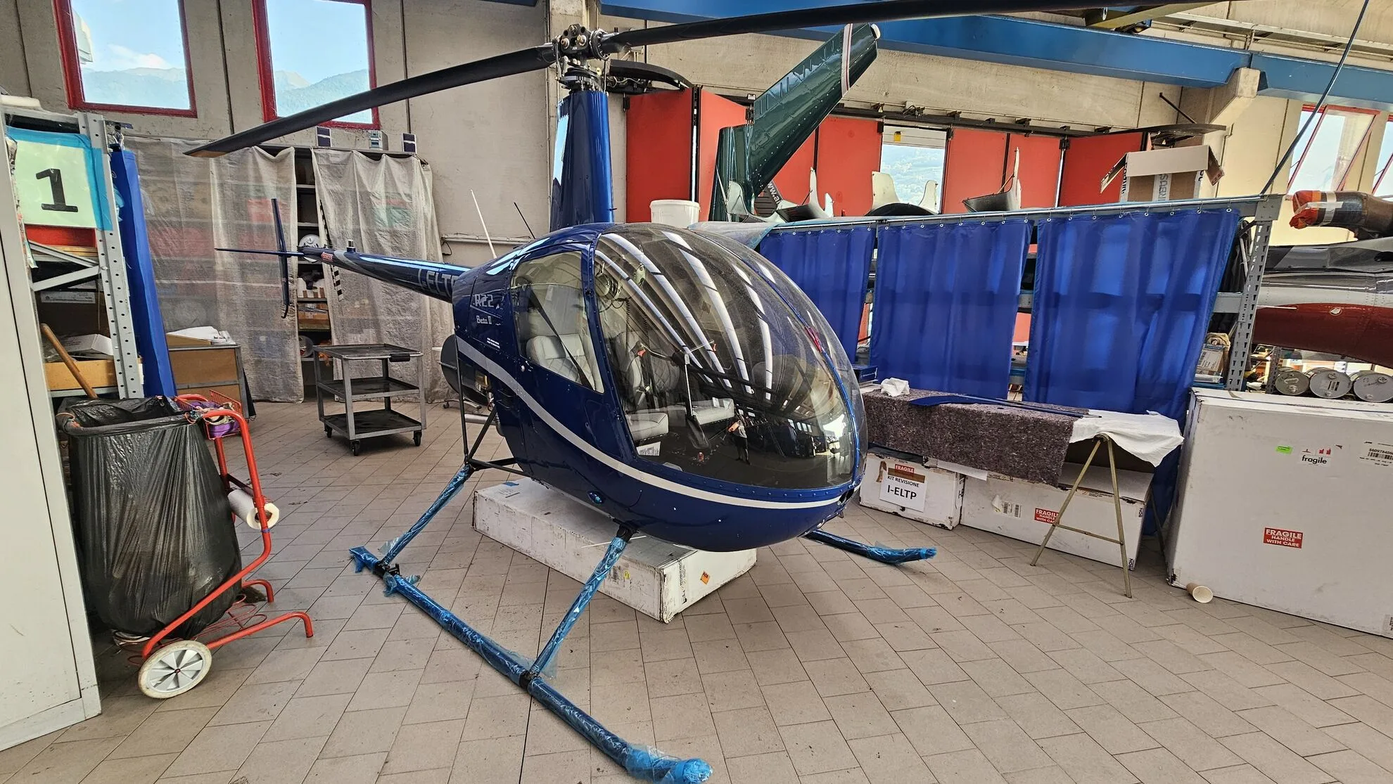Exterior view of a Robinson R22 Beta II, I-ELTP.