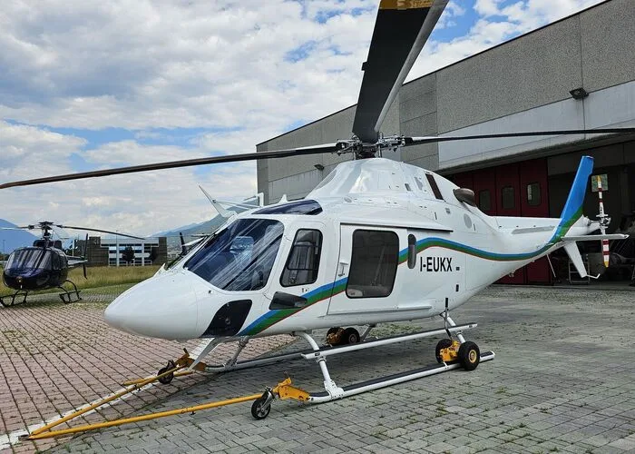 Exterior view of a Robinson R22 Beta II, I-ELTP.
