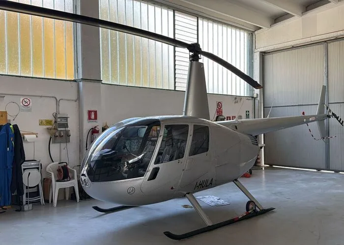 Exterior view of a 2002 Robinson R22 Beta II, I-RUIS.