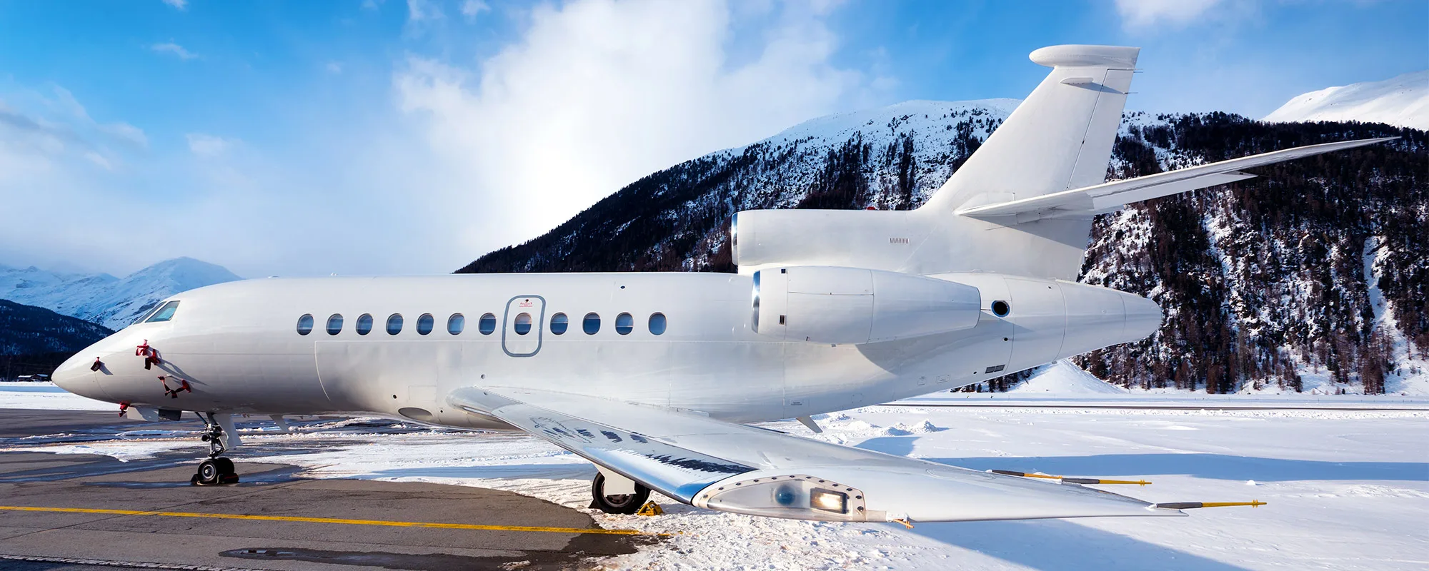 Exterior view of a 1984 Dassault Falcon 900.