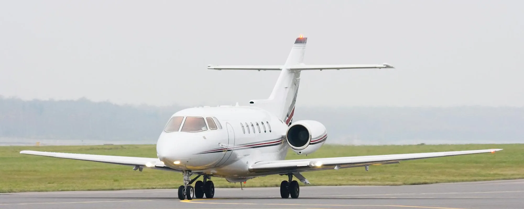 Exterior view of a 1997 Hawker 800XP.