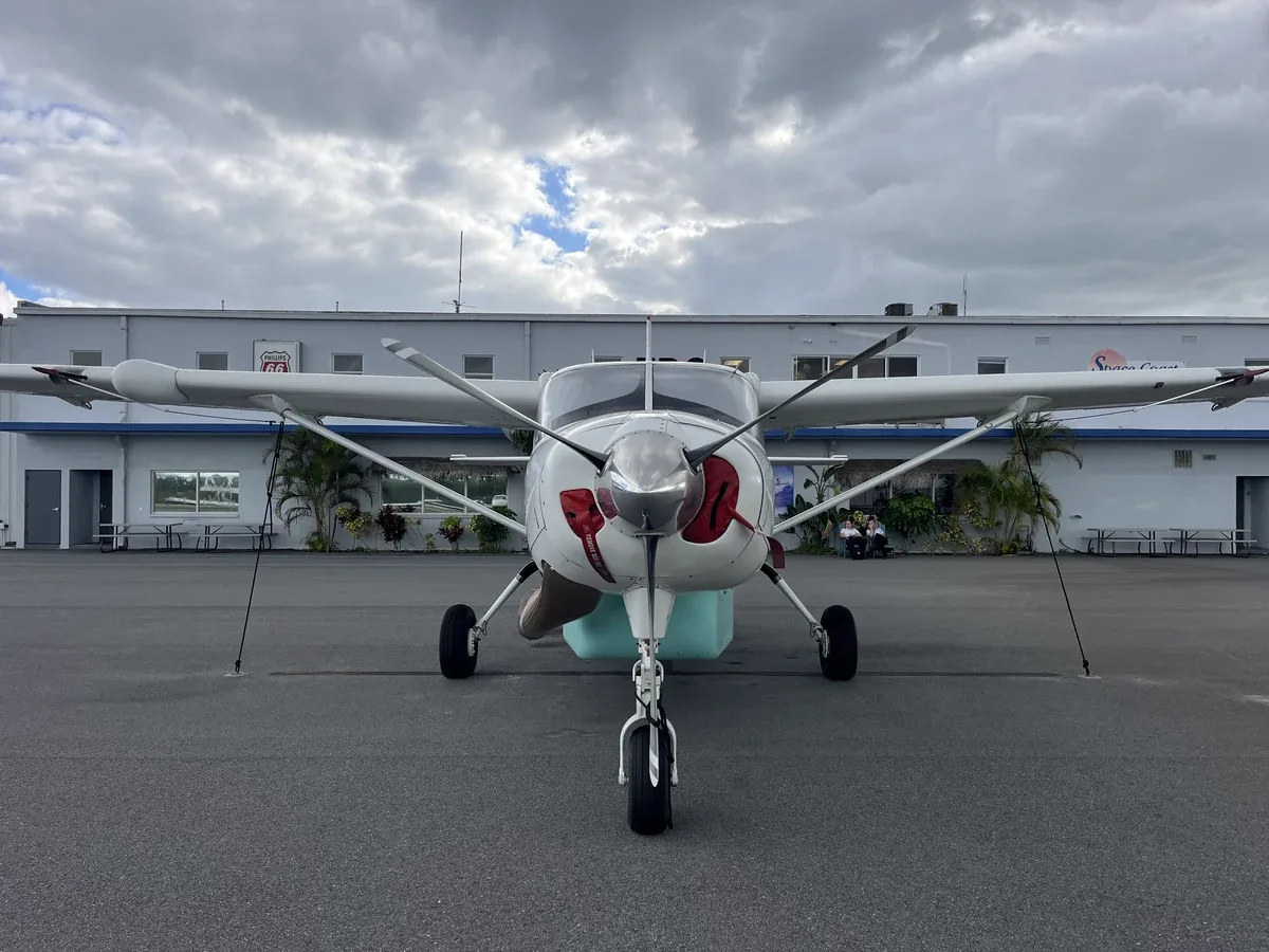 Exterior view of a 1993 Cessna Caravan 208B, N121CM.