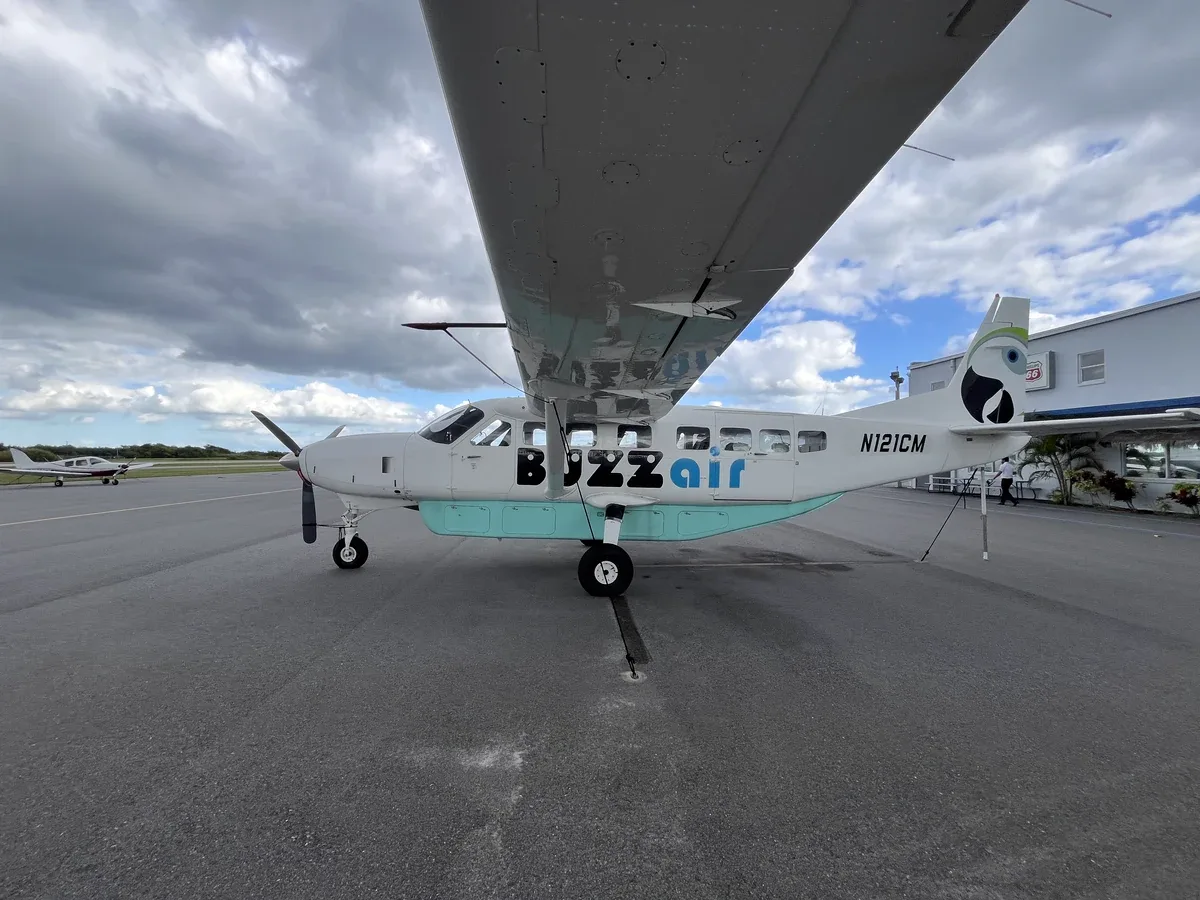 Exterior view of a 1993 Cessna Caravan 208B, N121CM.