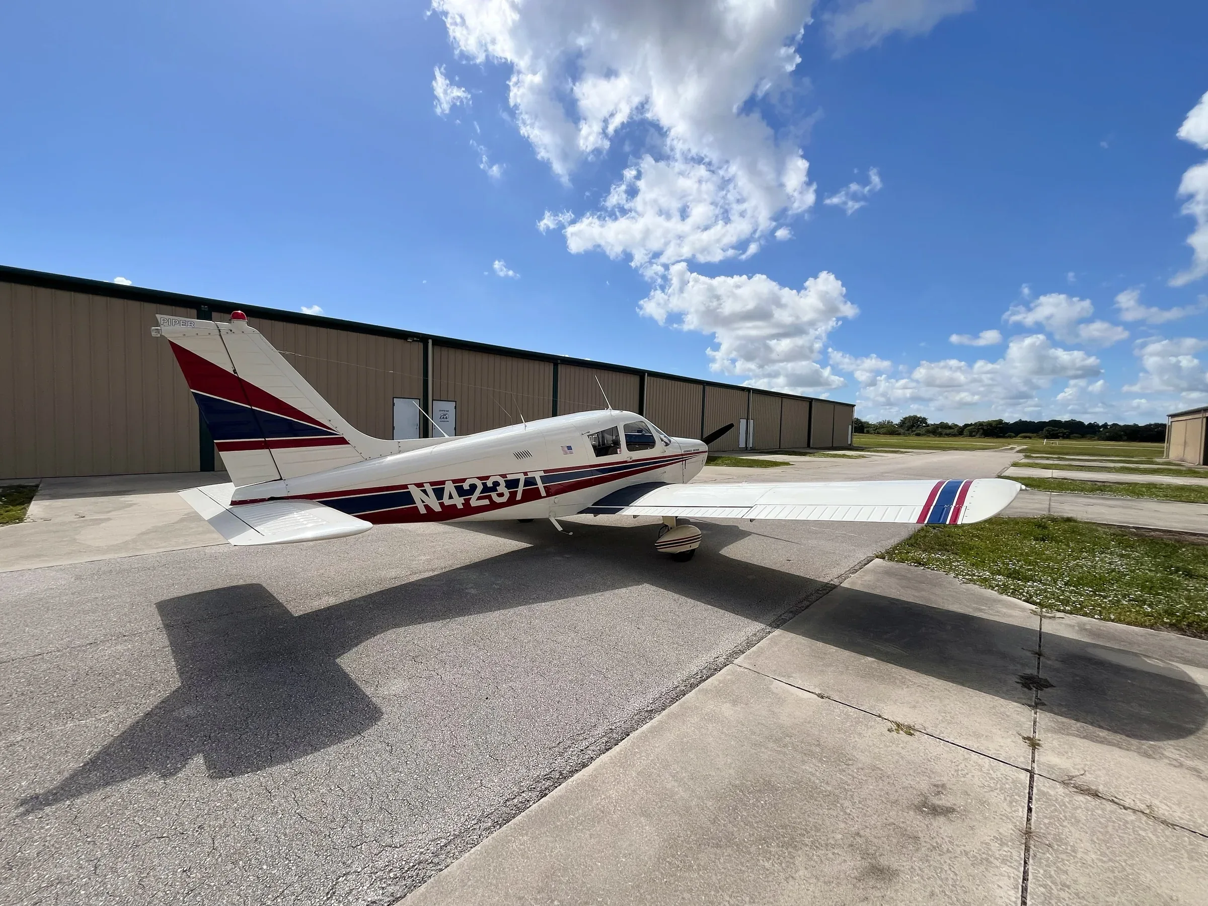 Exterior view of a 1972 Piper Cherokee 140/160, N4237T.