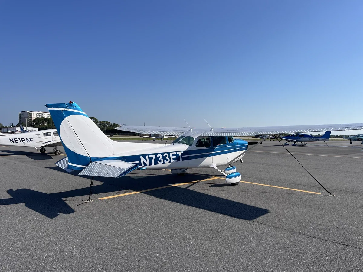 Exterior view of a 1980 Cessna 172N Skyhawk, N733ET.