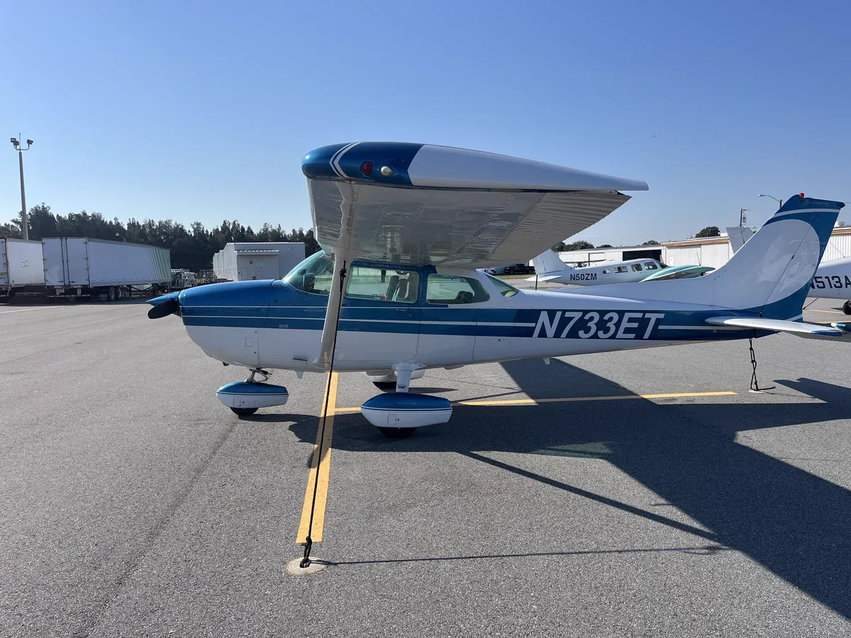 Exterior view of a 1980 Cessna 172N Skyhawk, N733ET.