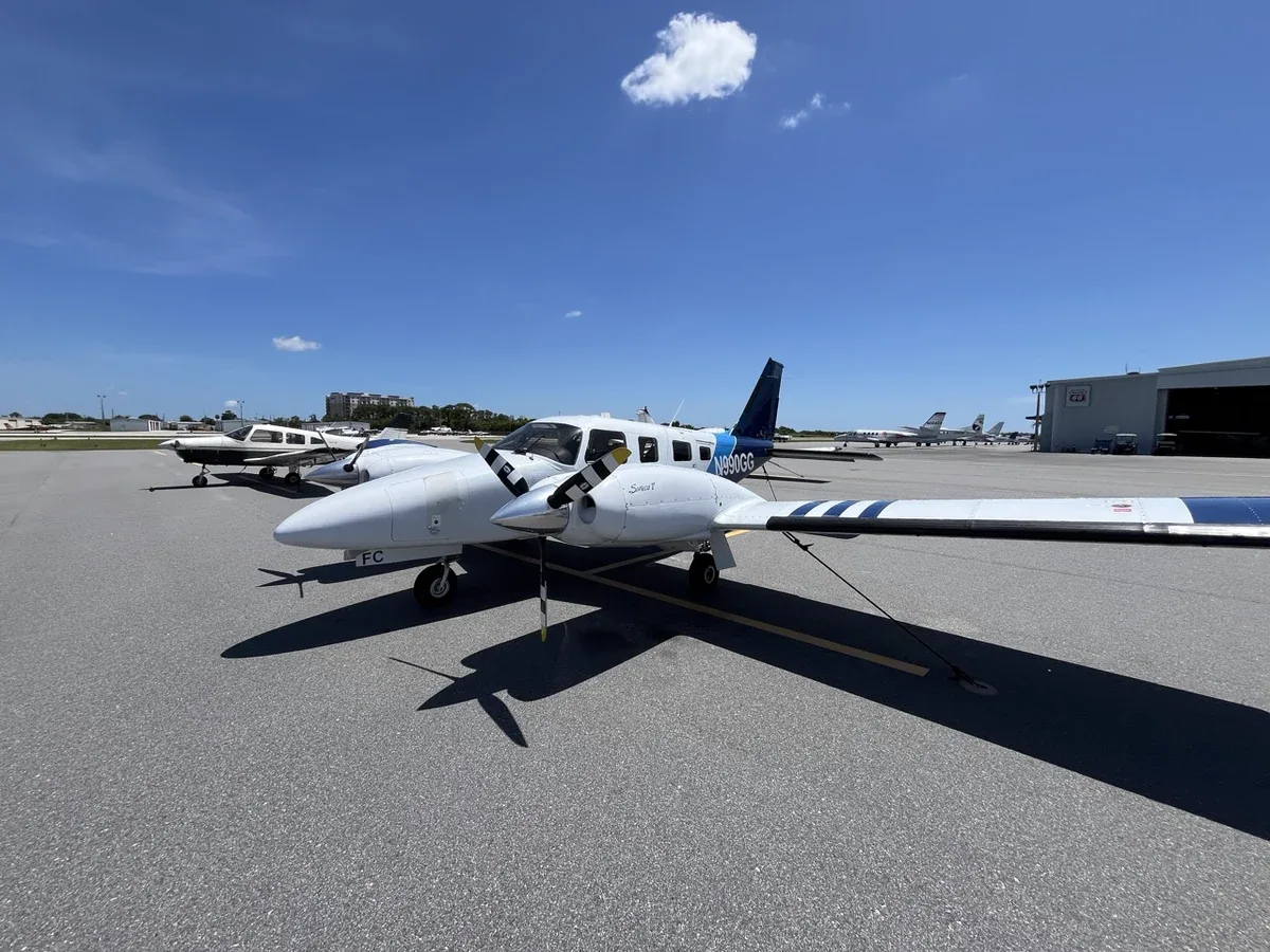 Exterior view of a 2014 Piper Seneca V, N990GG.