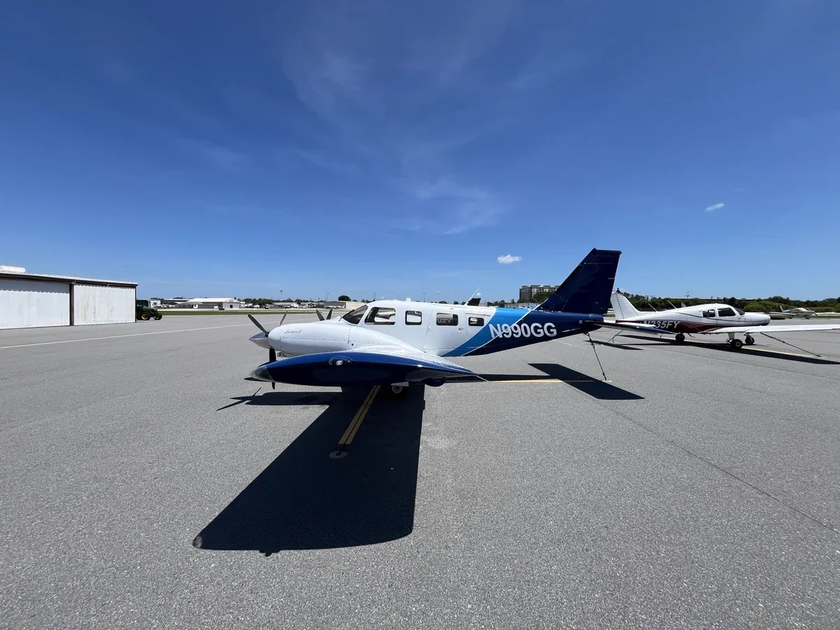 Exterior view of a 2014 Piper Seneca V, N990GG.