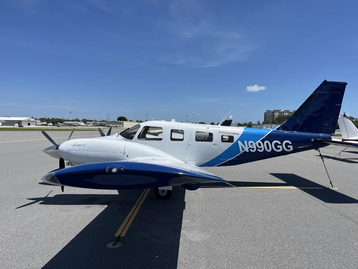Exterior view of a 2014 Piper Seneca V, N990GG.