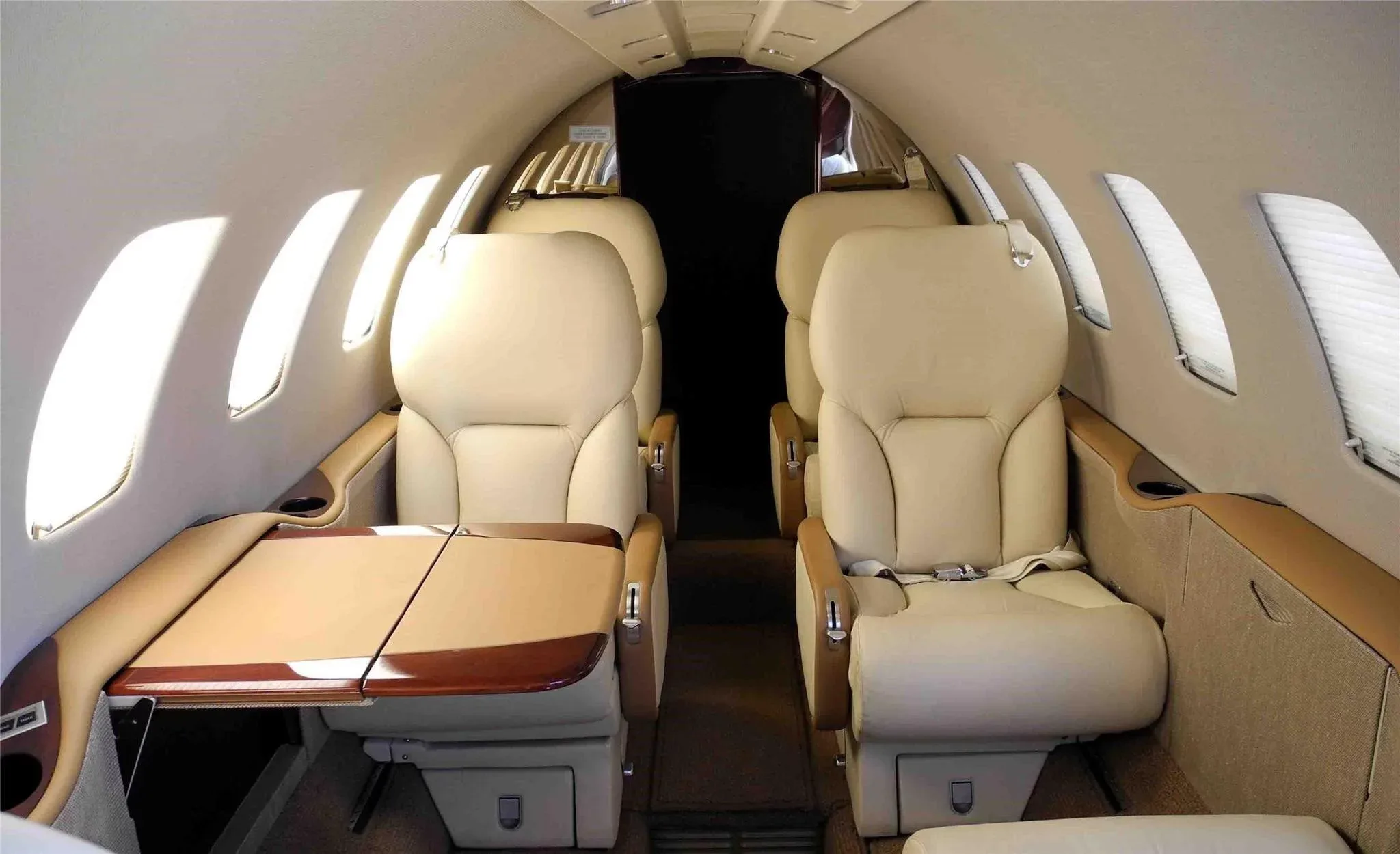 Cabin interior of a 2002 Cessna CITATION BRAVO (°2002) - FLYINGGROUP Official Website.