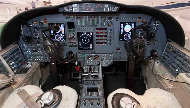 Cockpit and instrument panel of a 2002 Cessna CITATION BRAVO (°2002) - FLYINGGROUP Official Website.