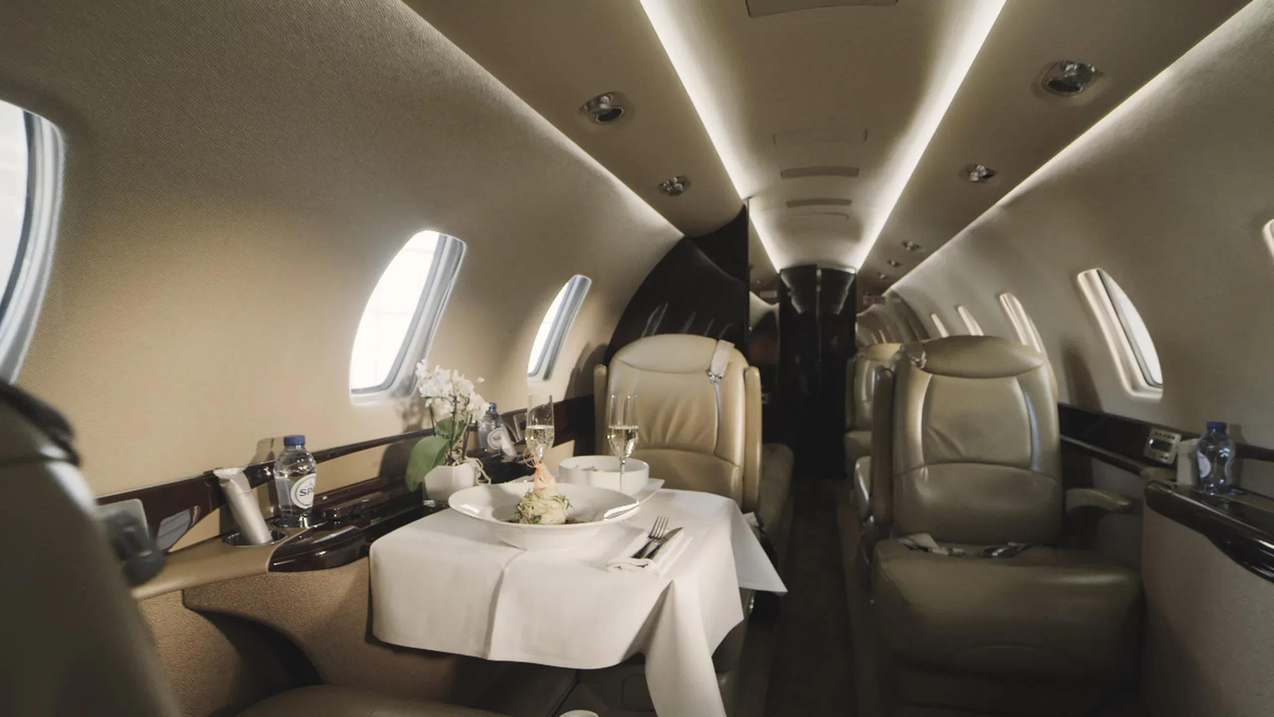 Cabin interior of a 2007 Cessna CITATION SOVEREIGN (°2007) - FLYINGGROUP Official Website.
