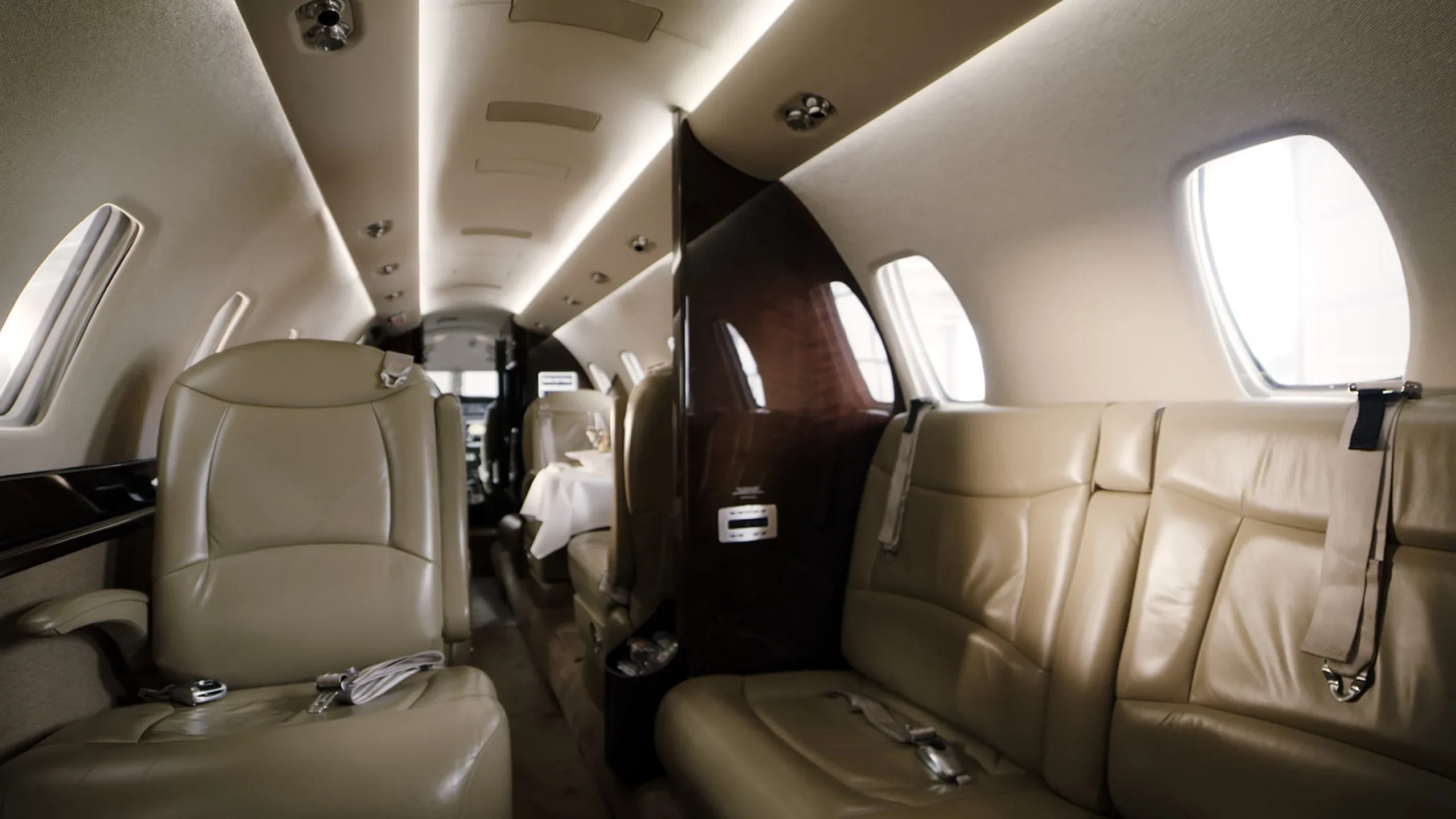 Cabin interior of a 2007 Cessna CITATION SOVEREIGN (°2007) - FLYINGGROUP Official Website.