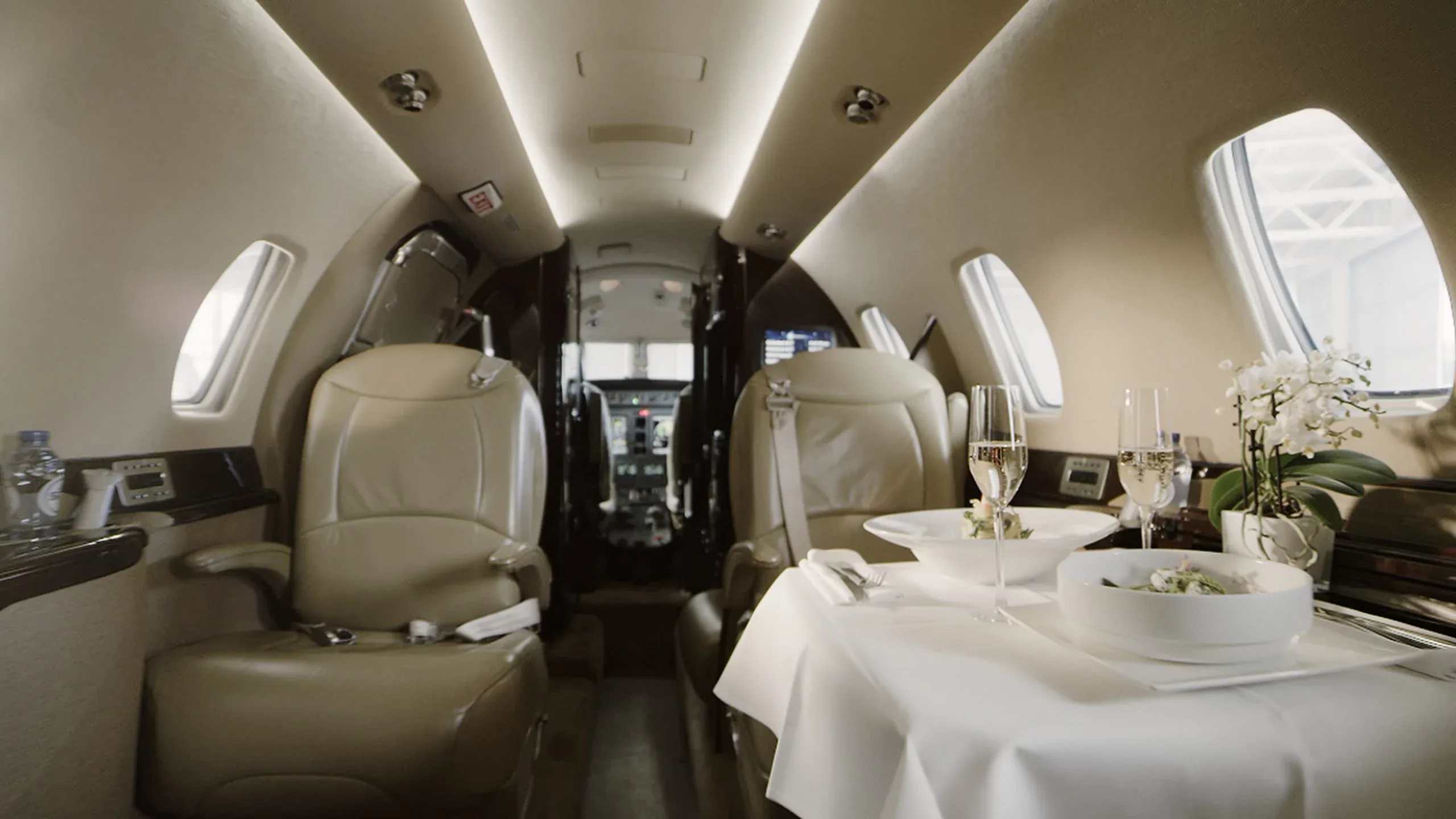 Cabin interior of a 2007 Cessna CITATION SOVEREIGN (°2007) - FLYINGGROUP Official Website.