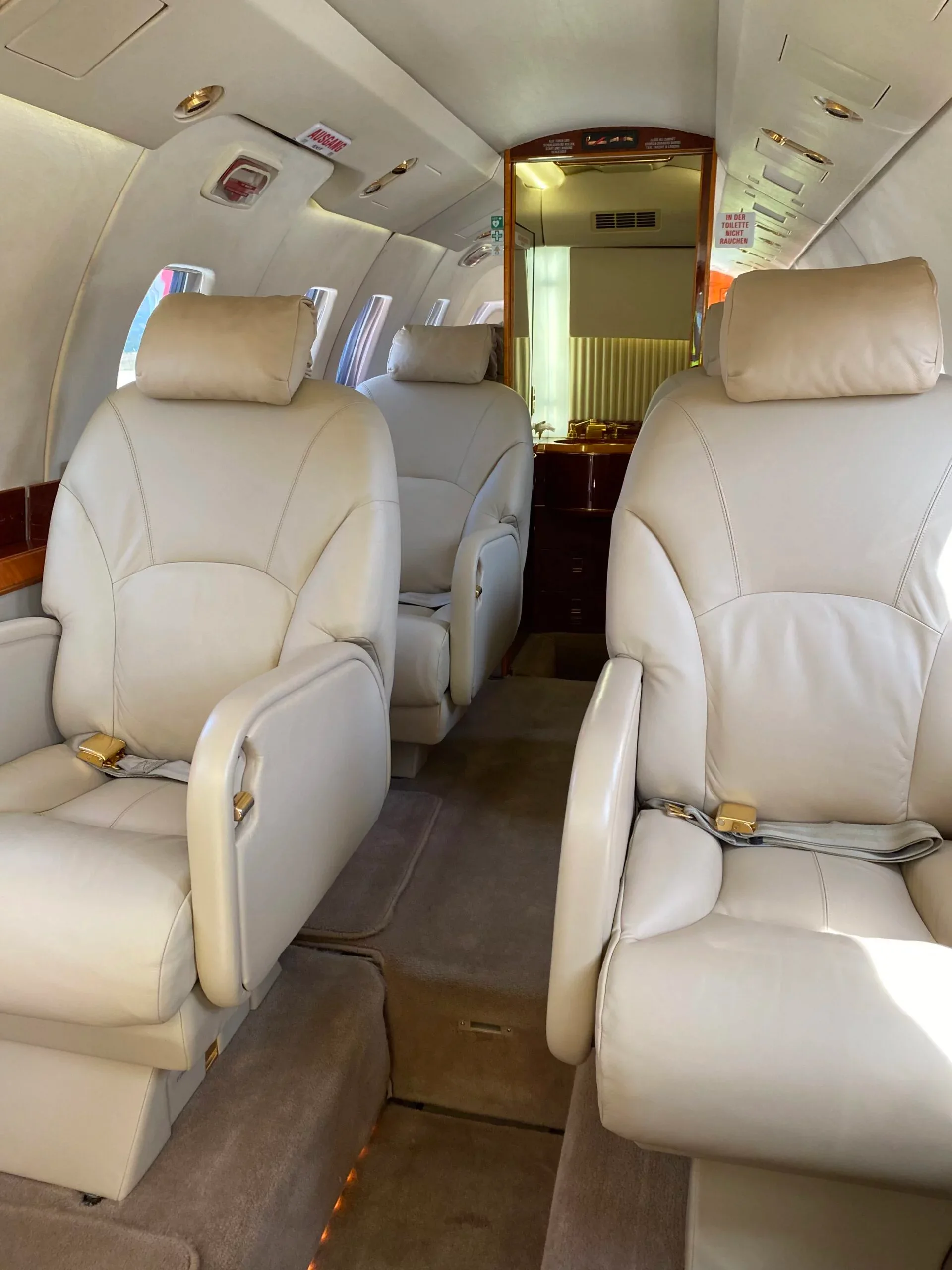Cabin interior of a 1999 Cessna CITATION VII (°1999) - FLYINGGROUP Official Website.