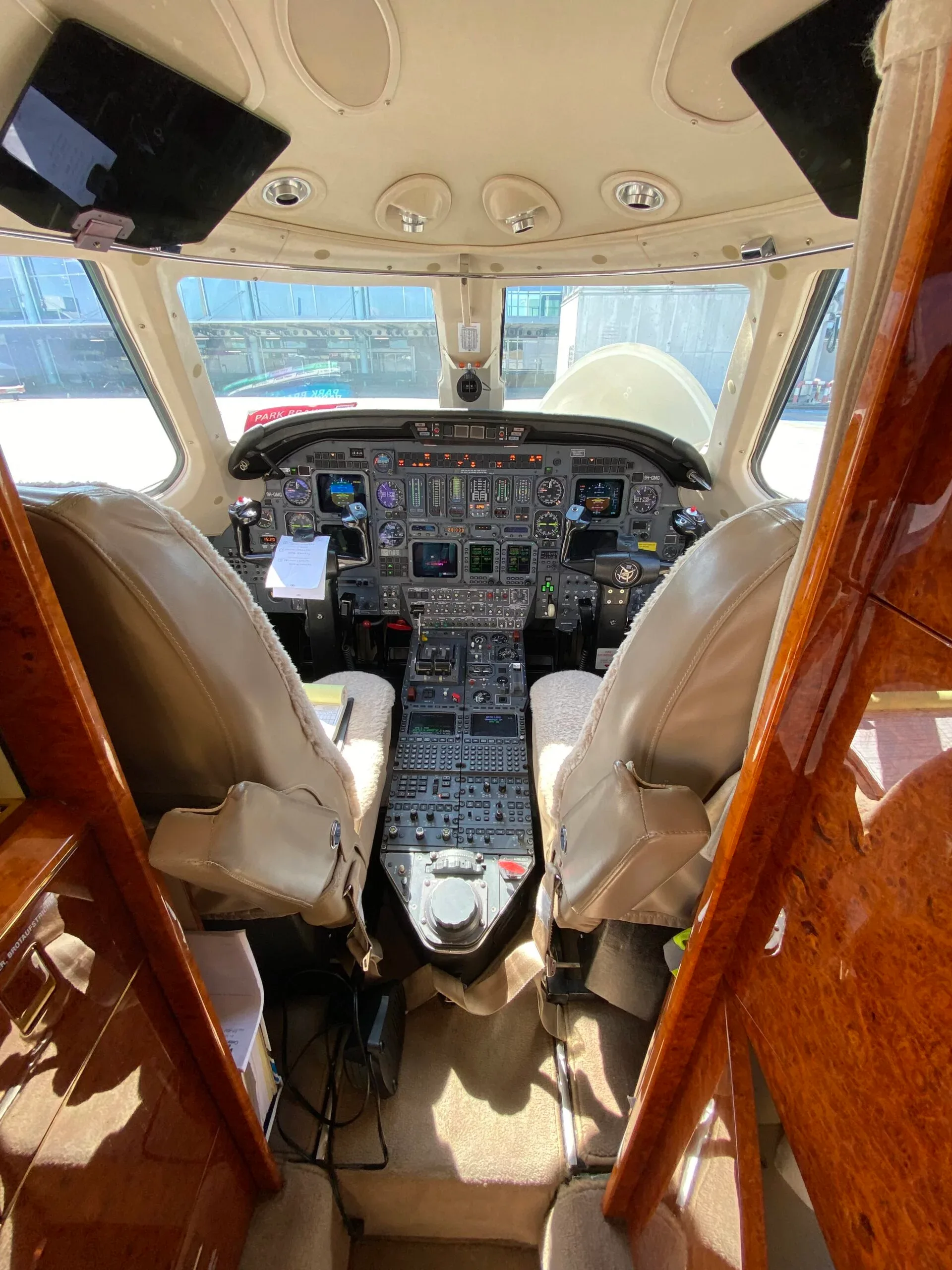 Cockpit and instrument panel of a 1999 Cessna CITATION VII (°1999) - FLYINGGROUP Official Website.