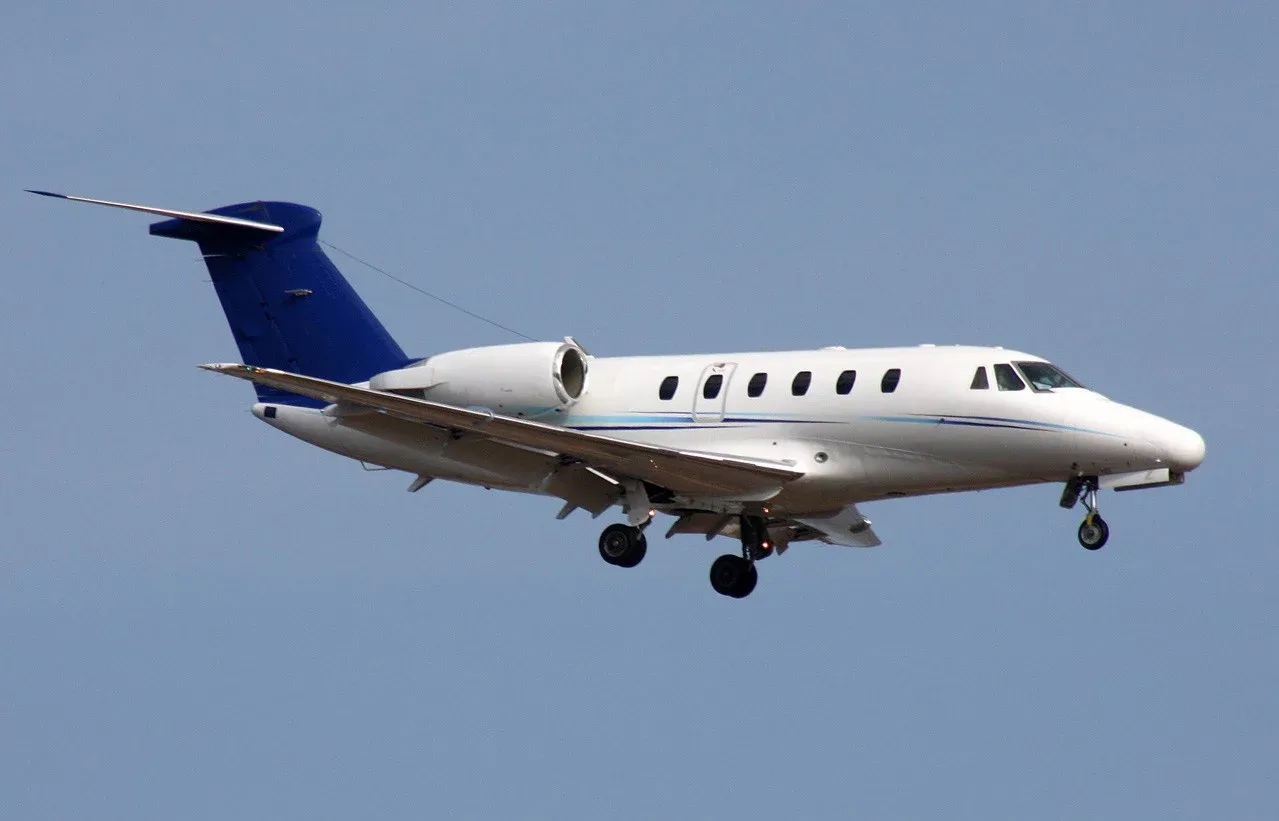 Exterior view of a 1999 Cessna CITATION VII (°1999) - FLYINGGROUP Official Website.
