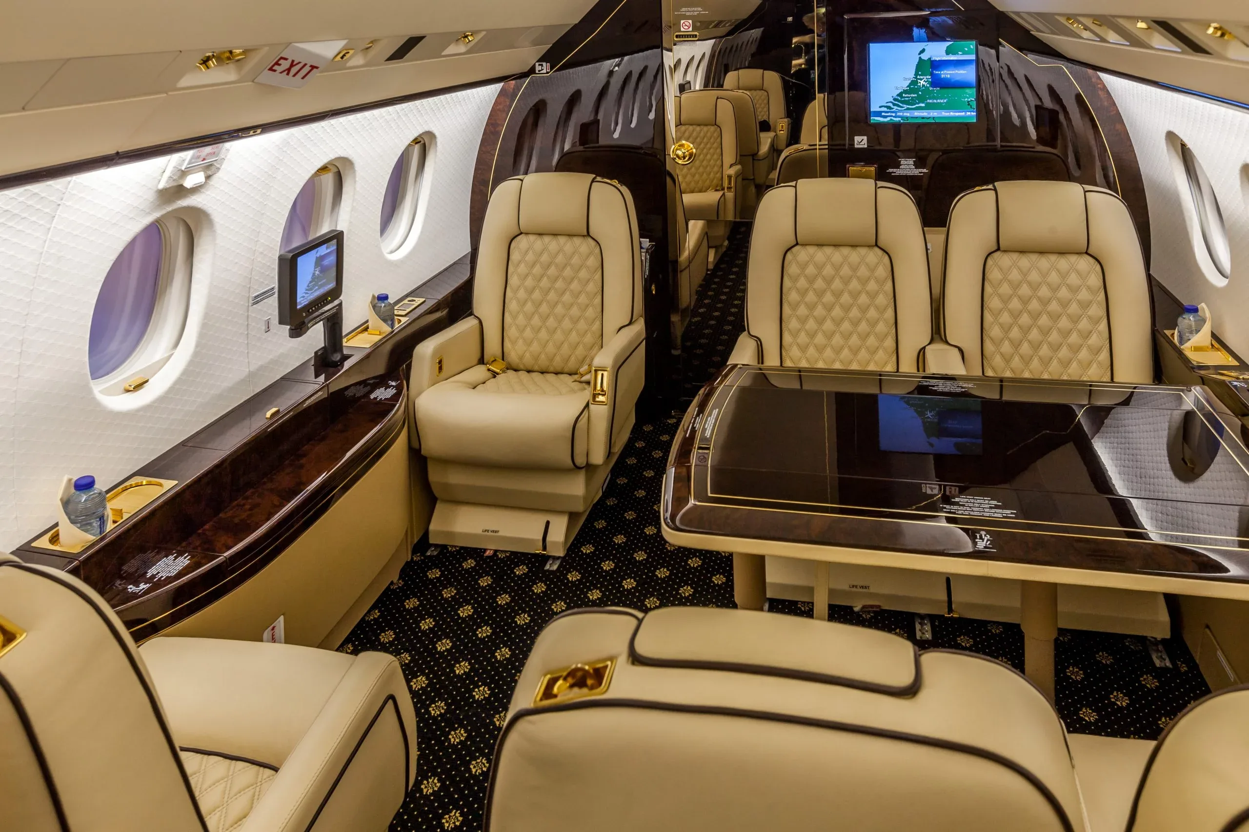Cabin interior of a 2011 Dassault FALCON 2000LX (°2011) - FLYINGGROUP Official Website.