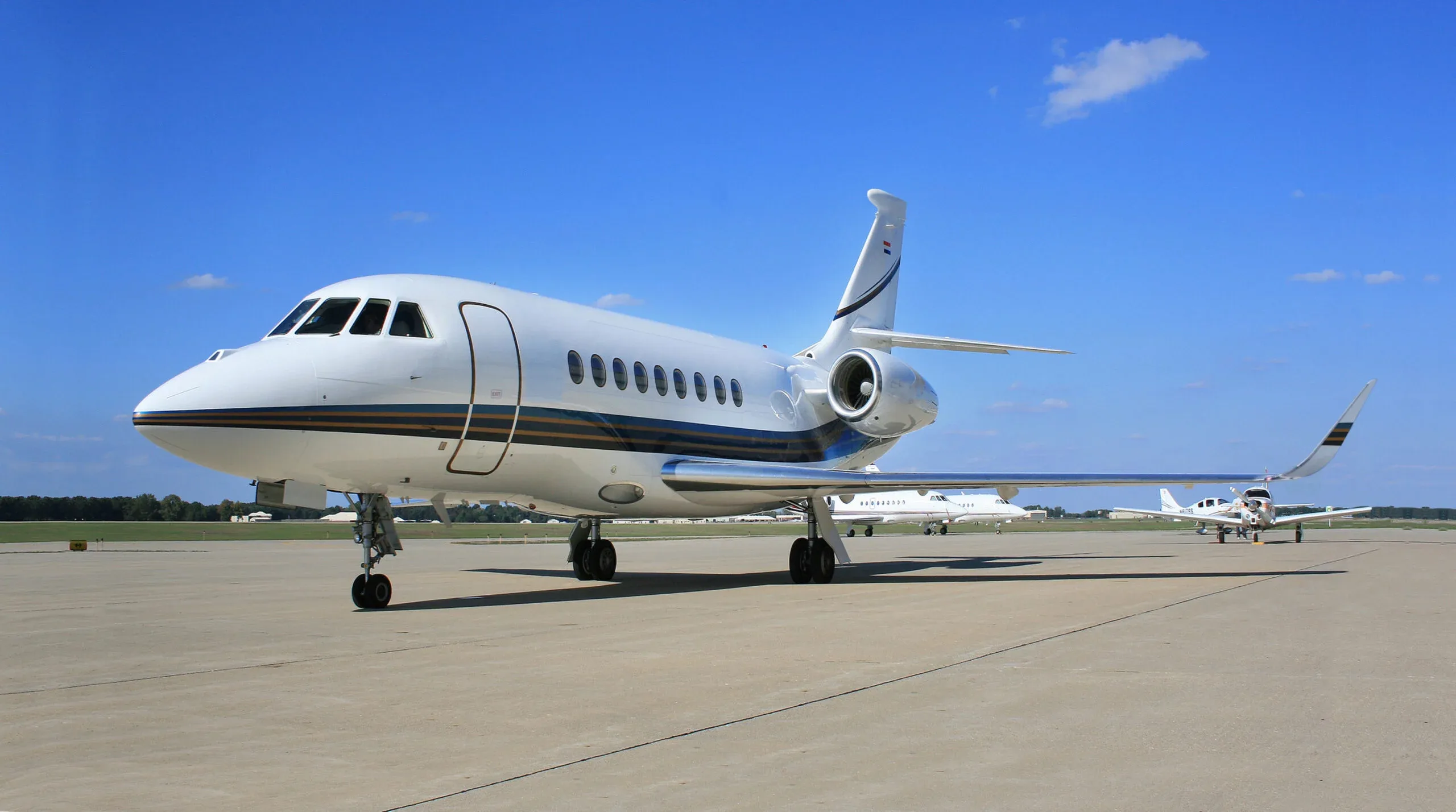 Exterior view of a 2011 Dassault FALCON 2000LX (°2011) - FLYINGGROUP Official Website.