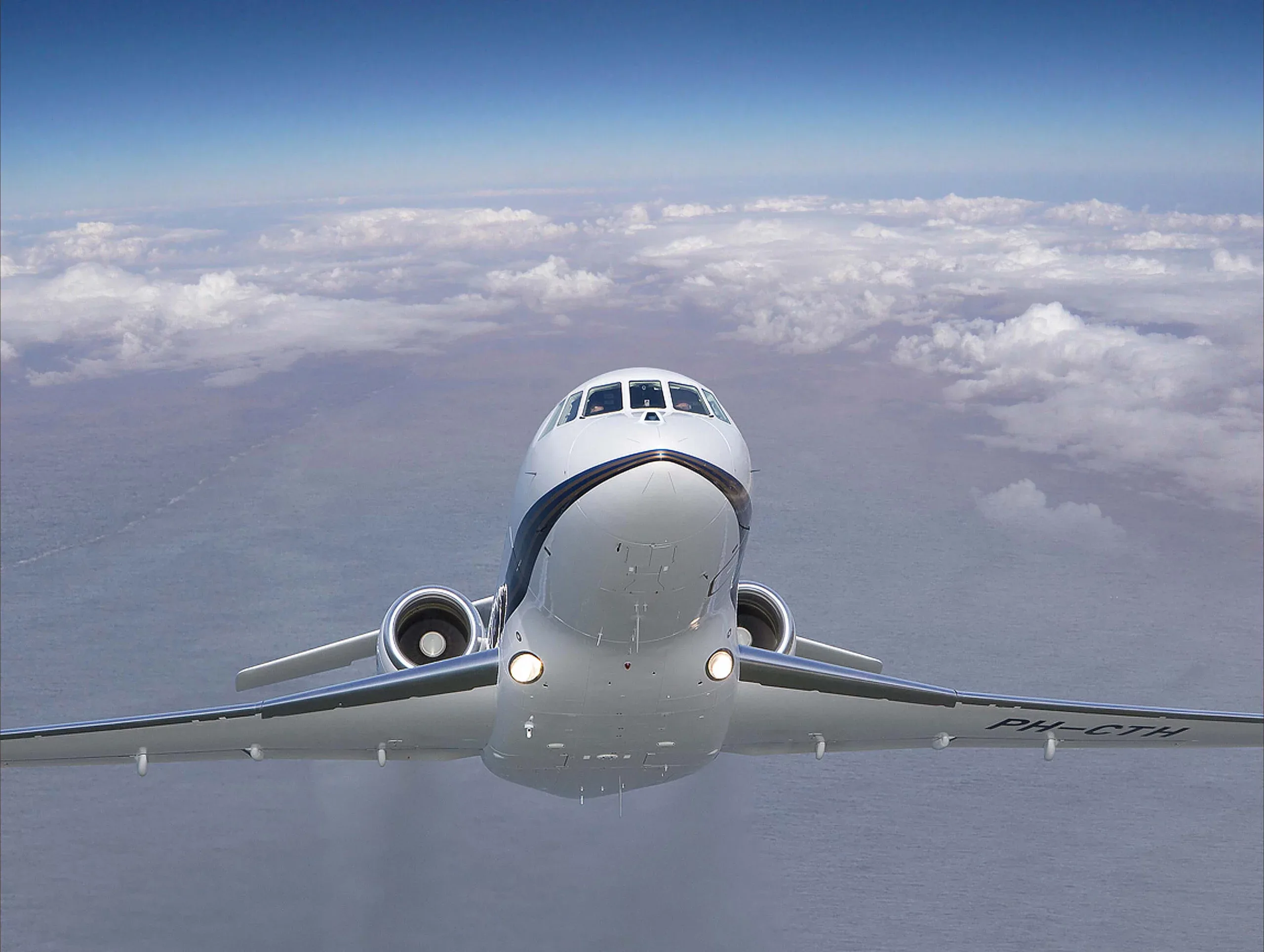 Marketing image of a 2011 Dassault FALCON 2000LX (°2011) - FLYINGGROUP Official Website.